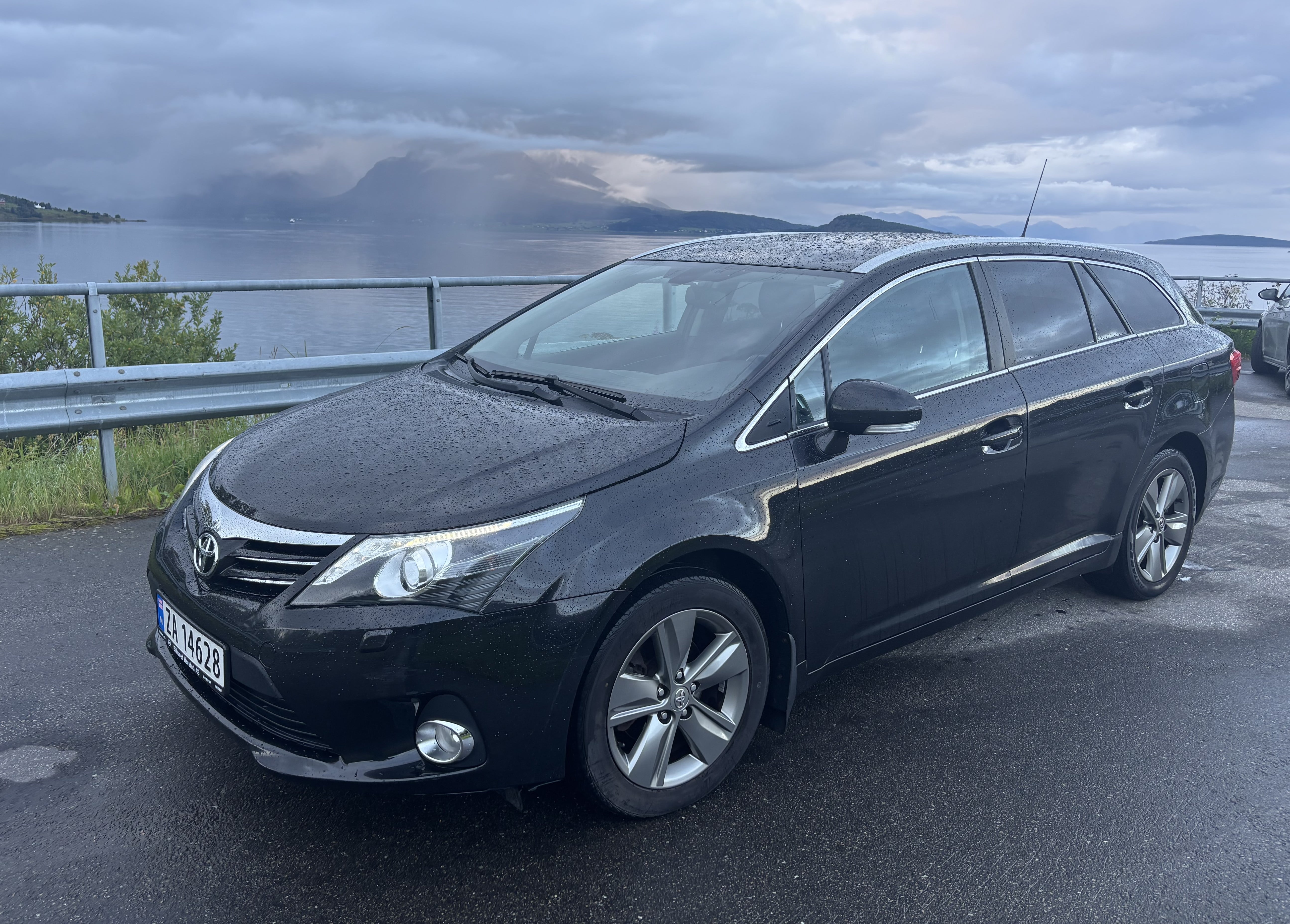 Toyota Avensis SW med Apple CarPlay