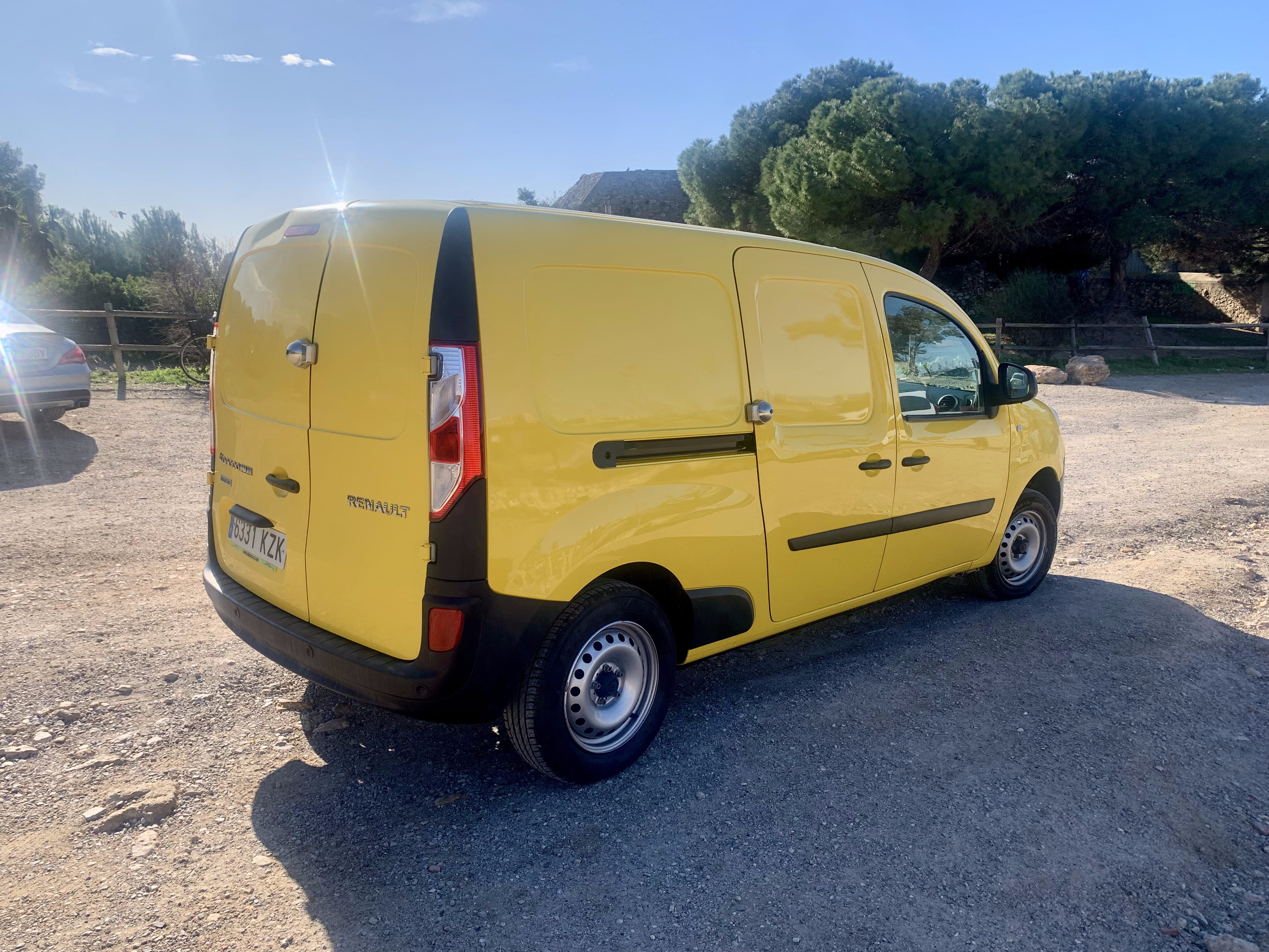 Renault Kangoo Van Camperizada con Audio Bluetooth