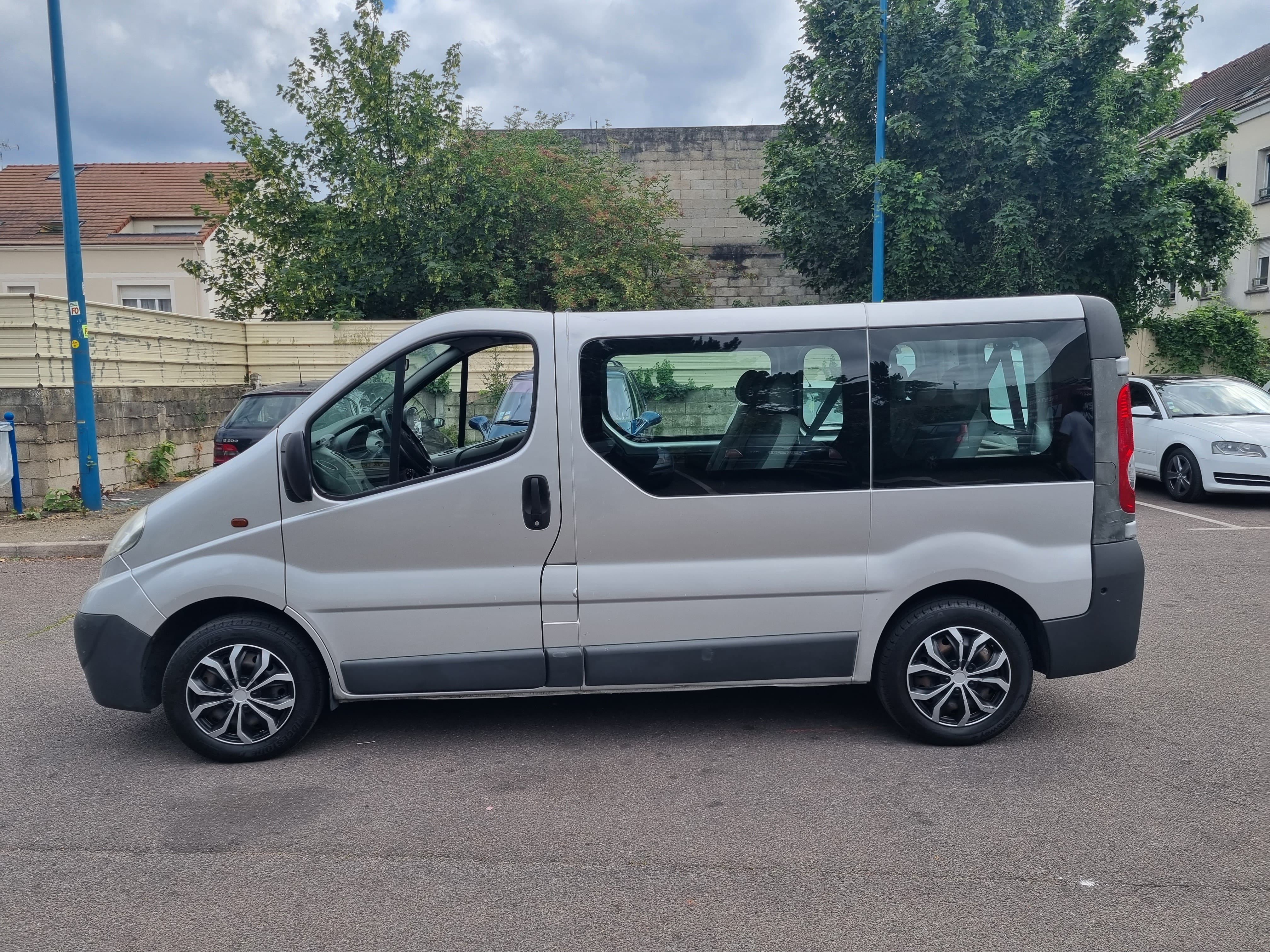 Opel Vivaro Combi avec Climatisation