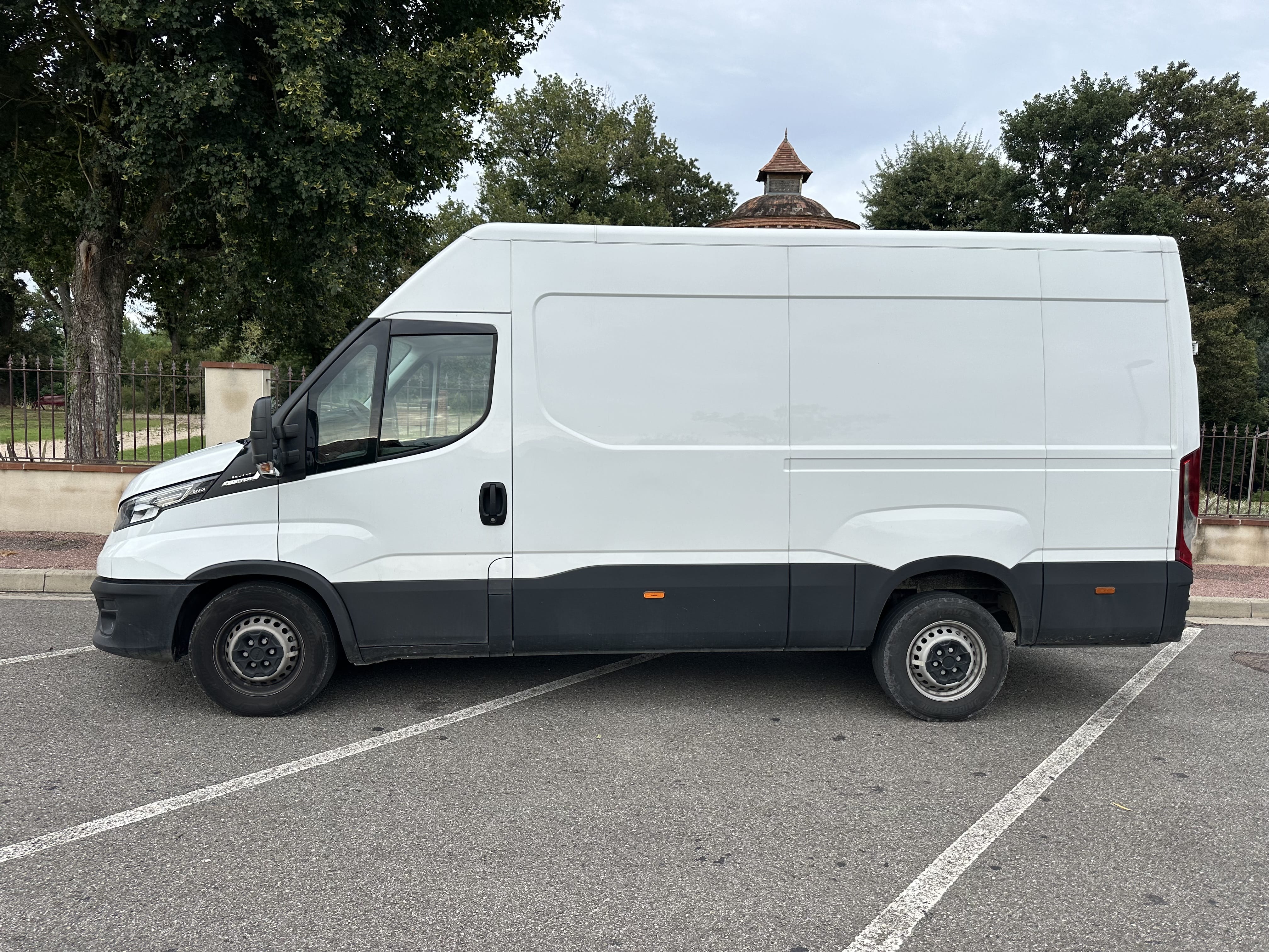 Iveco Daily Fourgon avec Climatisation
