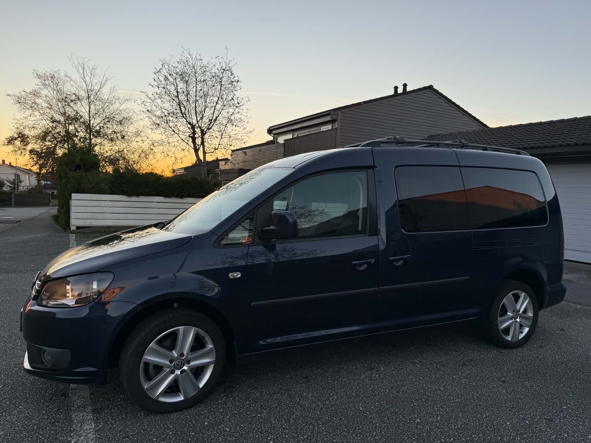 Volkswagen Caddy Maxi med Bilradio