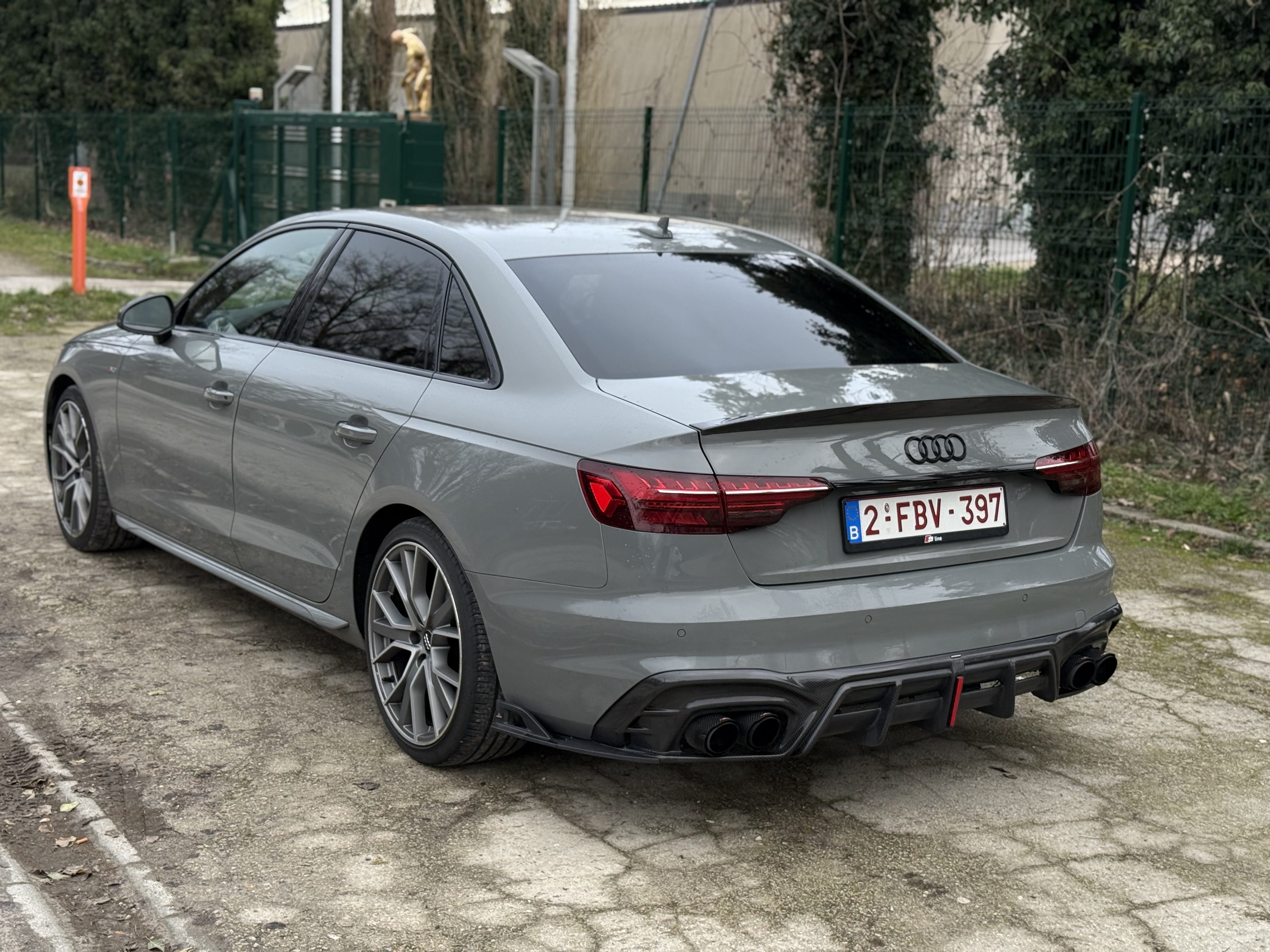 Audi A4 2.0T Premium met GPS