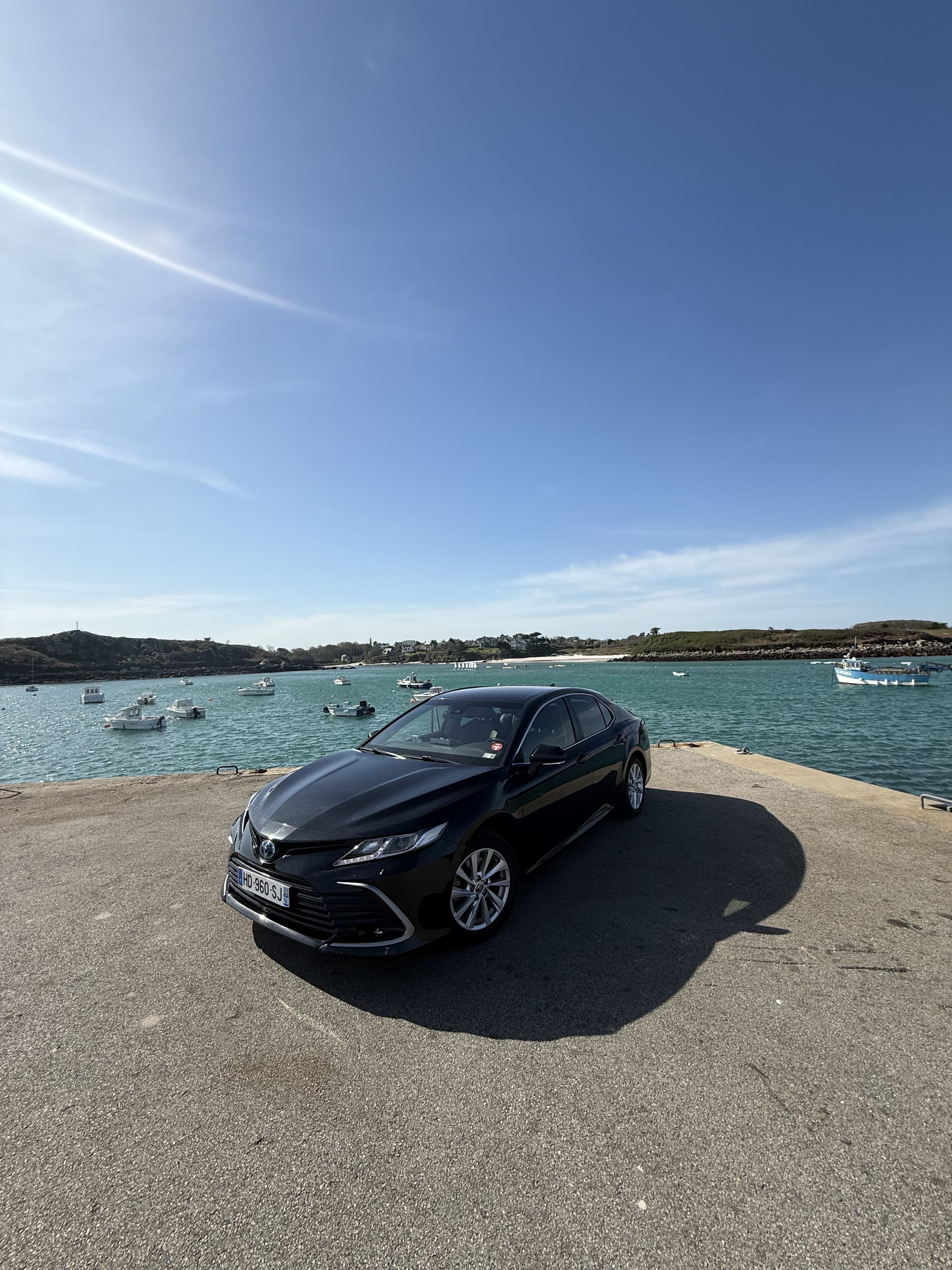 Toyota Camry Hybride, 2025, Essence 95 / Électrique (hybride), automatique