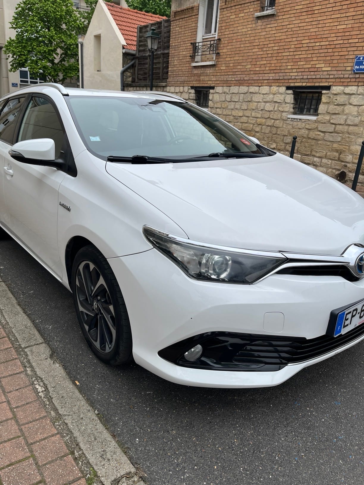 Toyota Auris Touring Sports, 2017, Essence 98 / Électrique (hybride), automatique