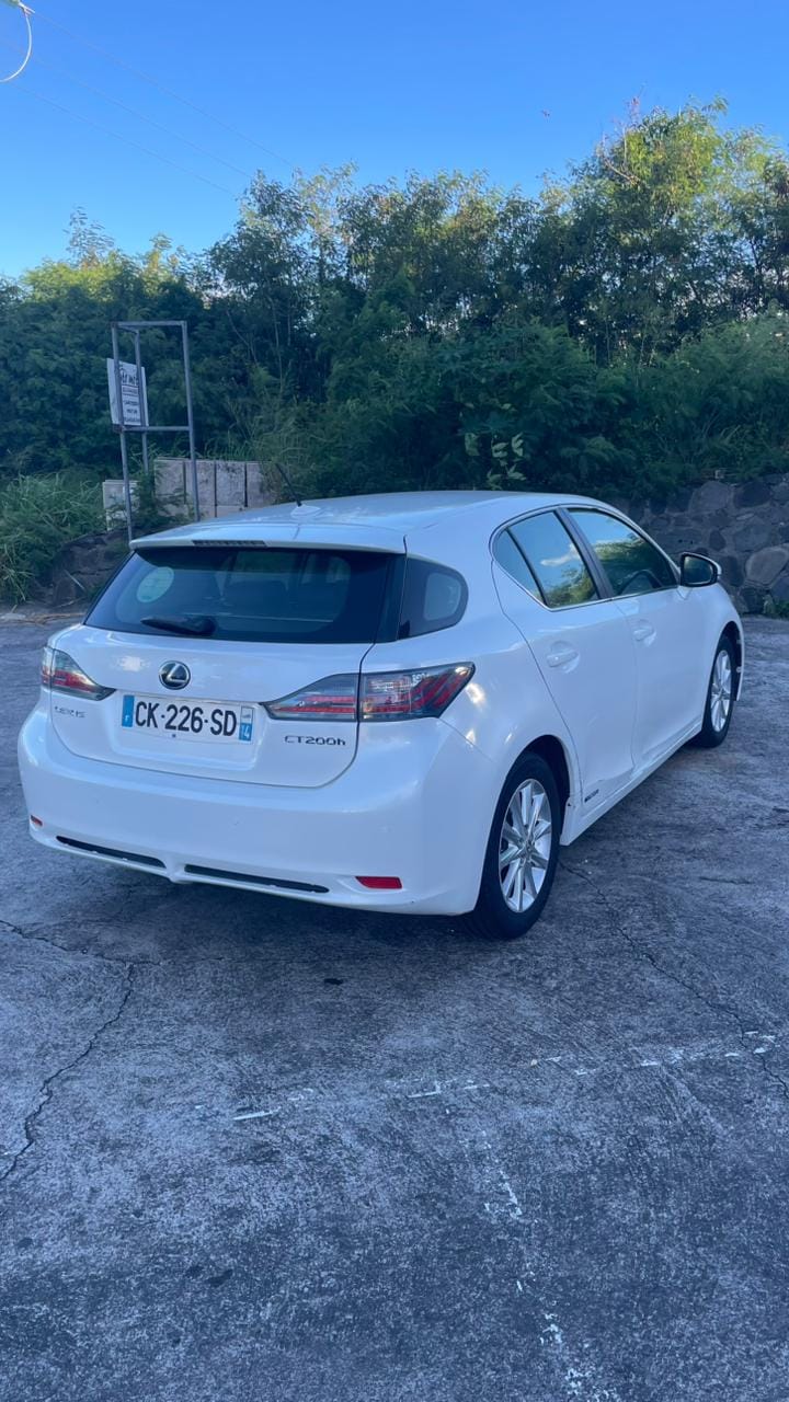 Lexus CT 200h avec Climatisation