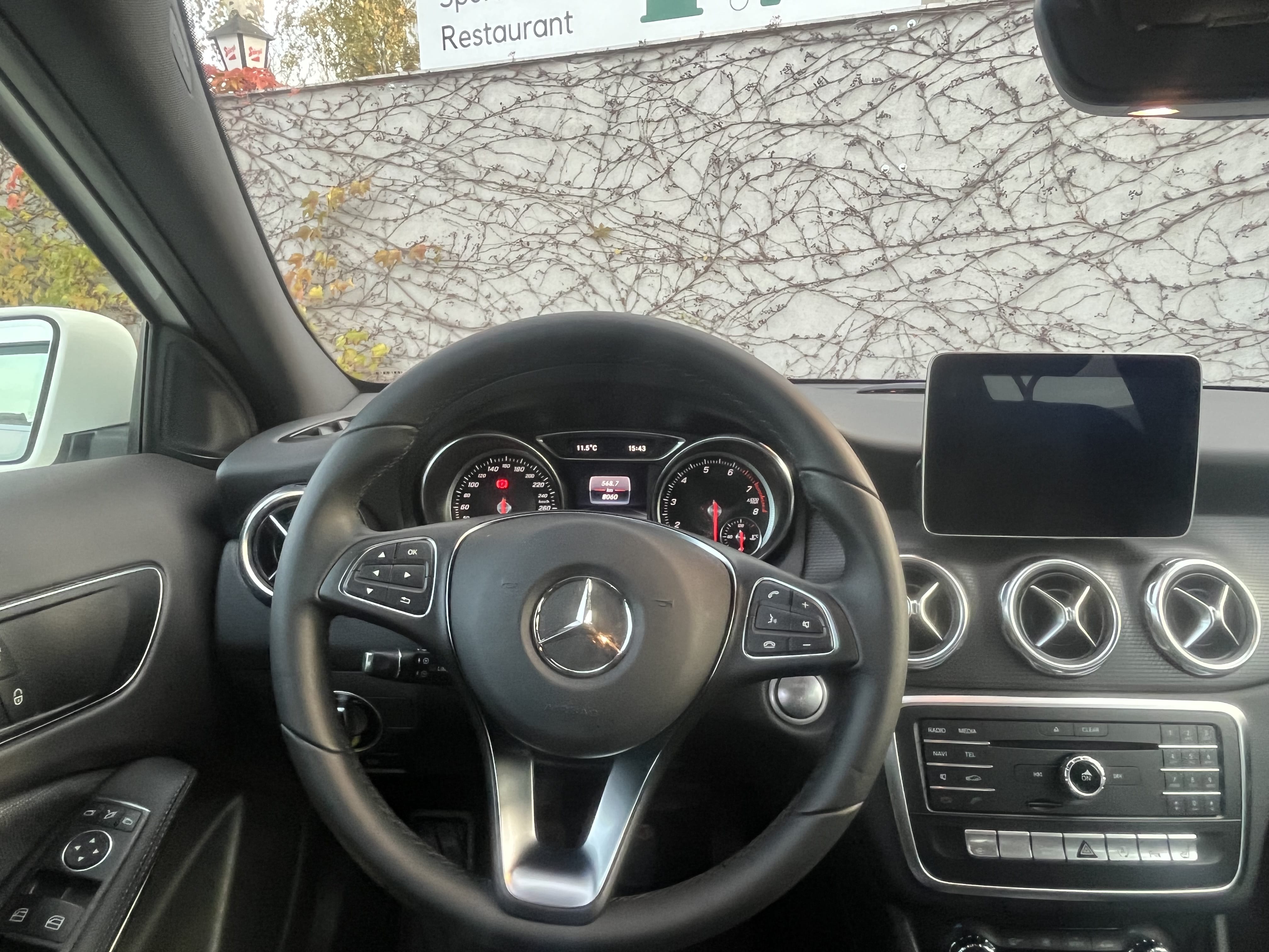 Mercedes-Benz GLA-Klasse mit Audio-/iPod-Zugang
