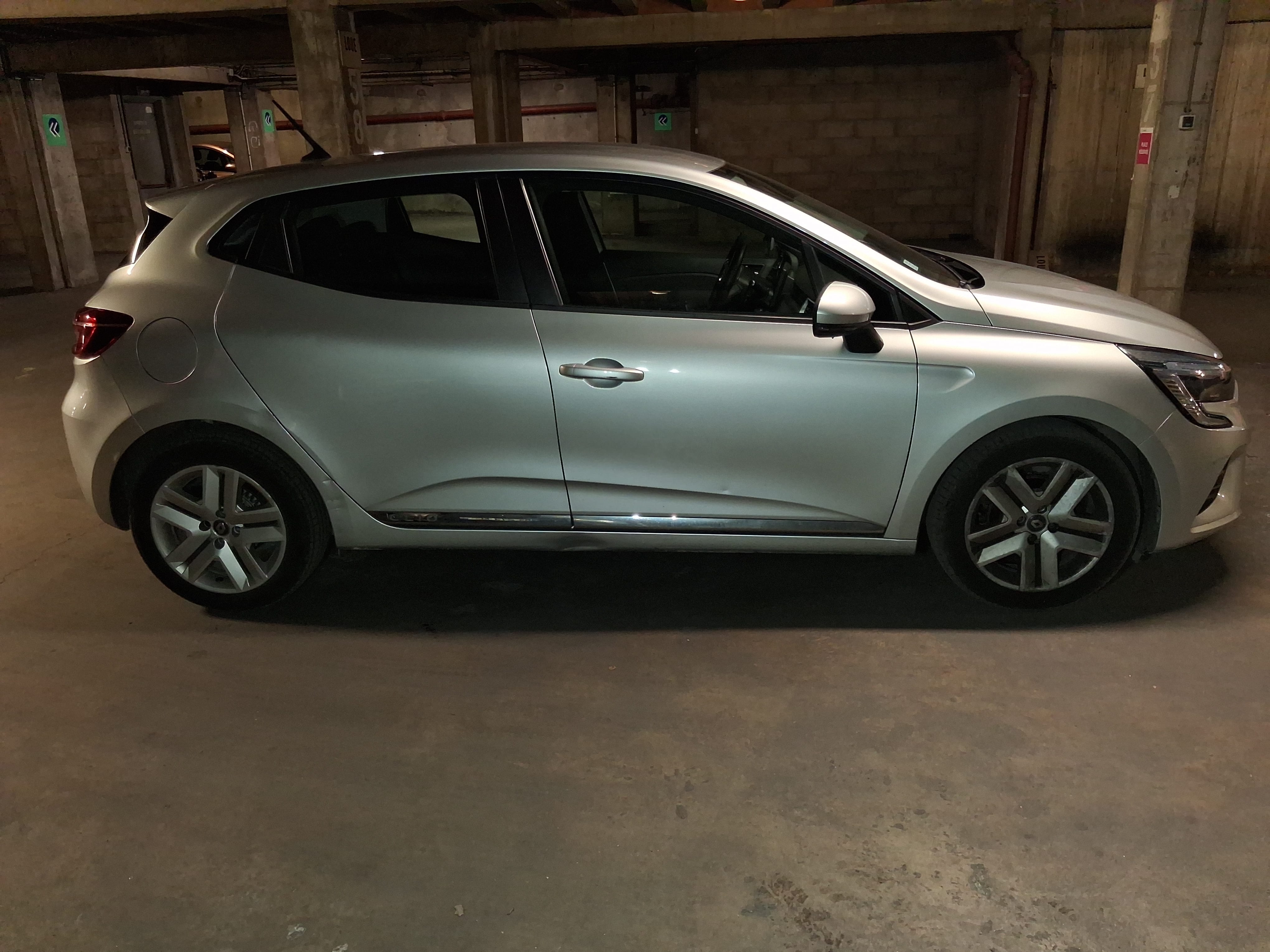 Renault Clio FW893 avec Climatisation