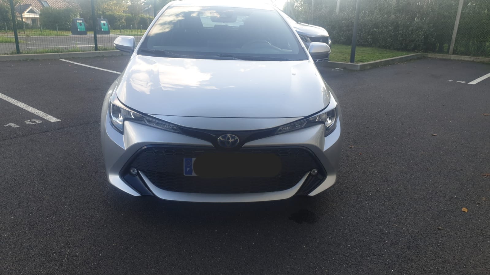 Toyota Corolla, 2020, Essence 95 / Électrique (hybride), automatique