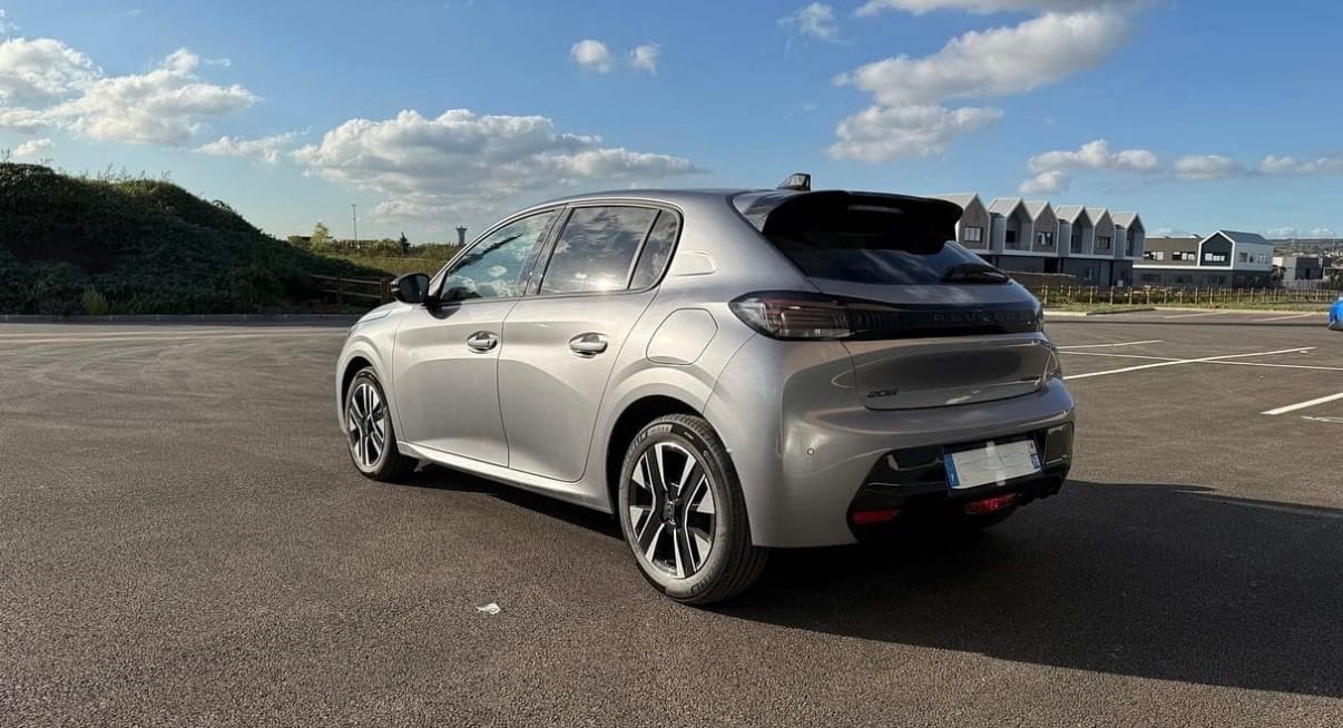 Peugeot 208 con Cámara de marcha atrás