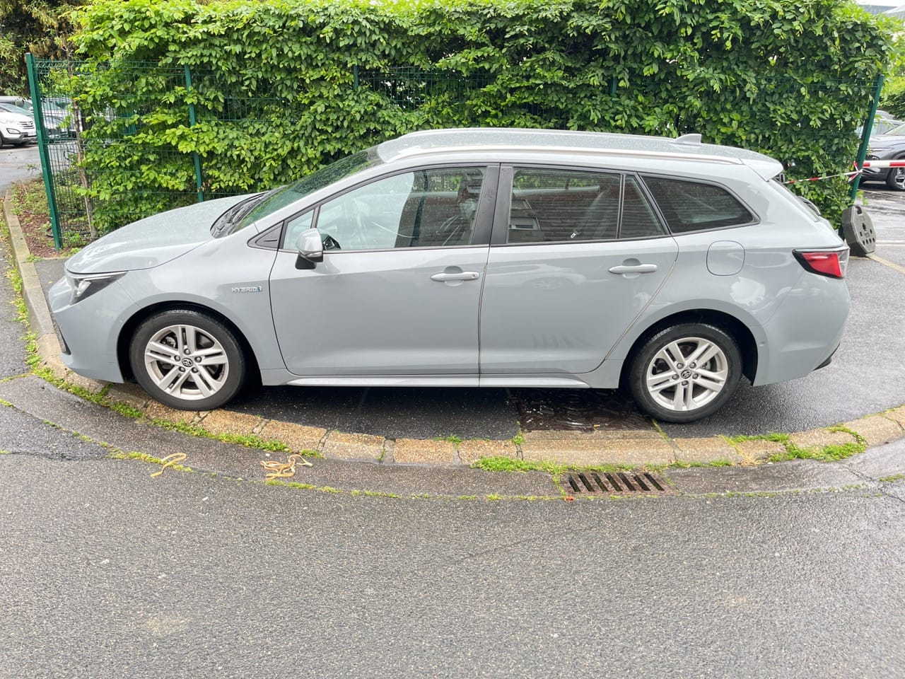 Toyota Corolla Break Hybride avec Climatisation