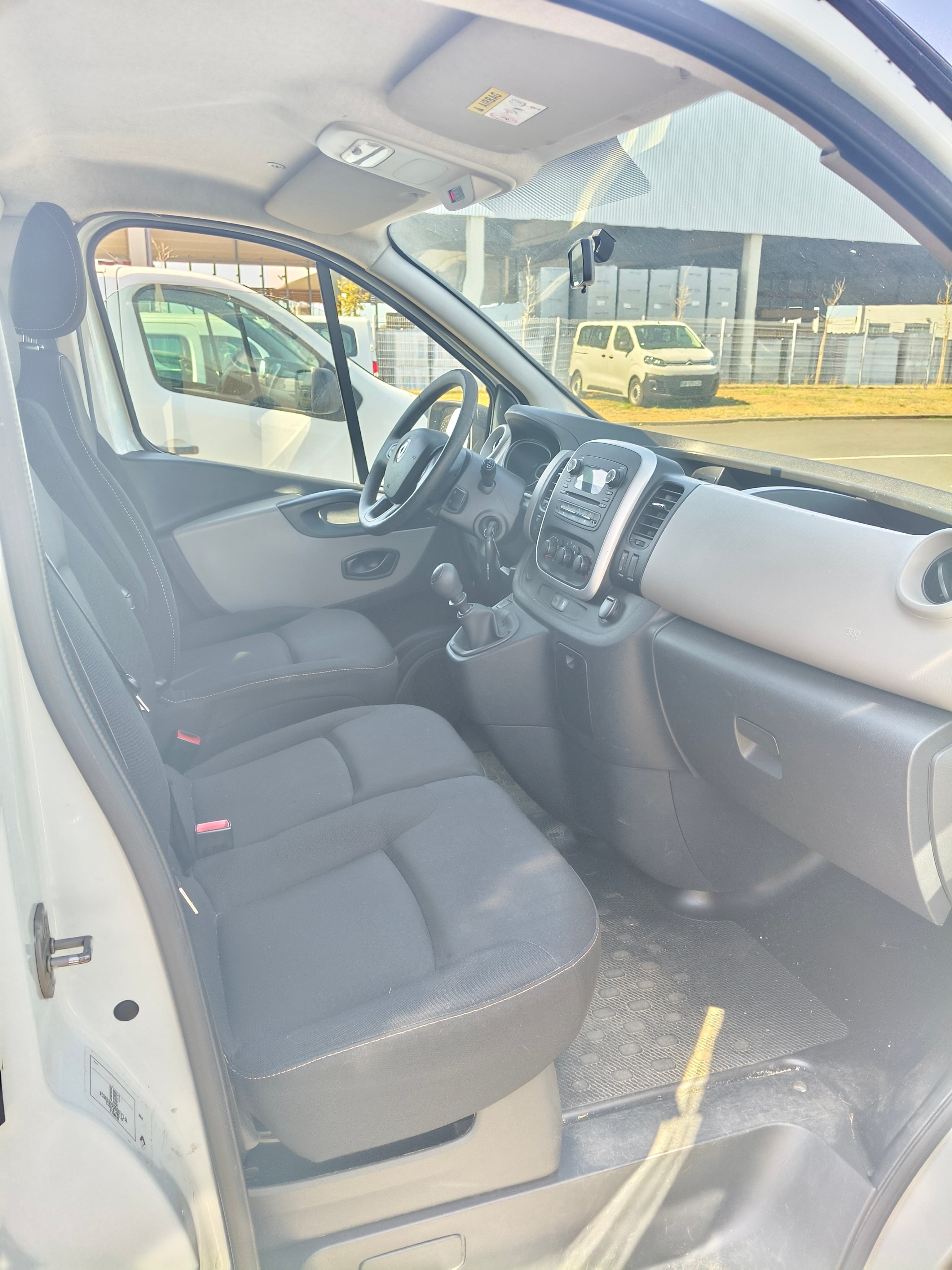 Renault Trafic Passenger avec Autoradio