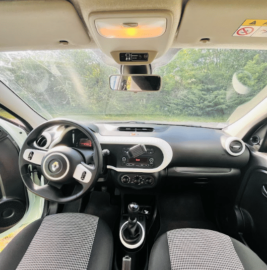 Renault Twingo III with USB charging ports