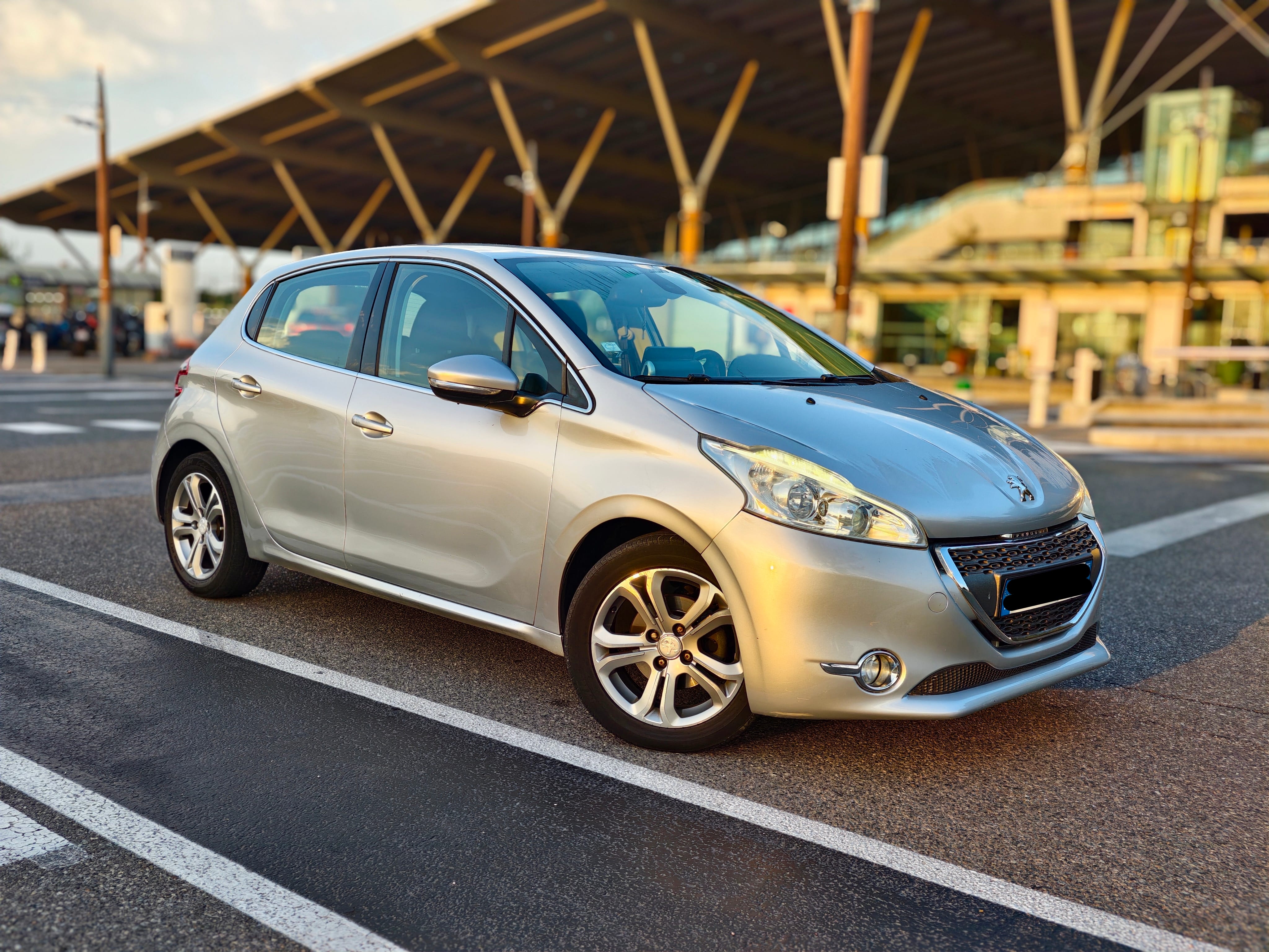Peugeot 208 Gare Aix Tgv, 2013, Diesel