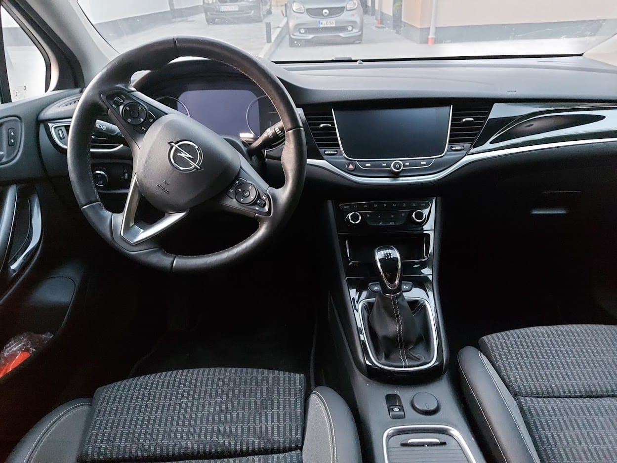 Opel Astra Sports Tourer mit Navigationsgerät