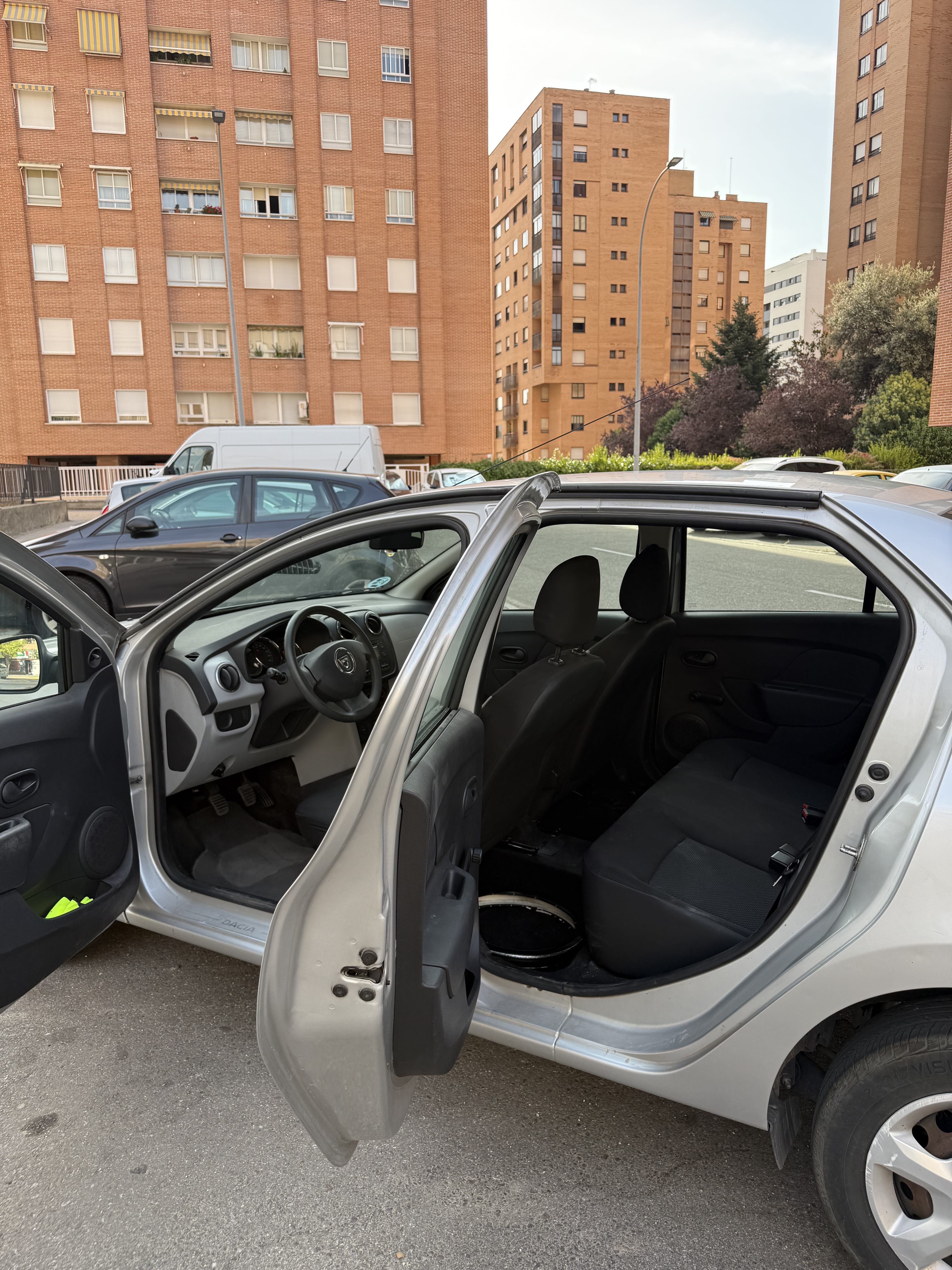 Dacia Logan 1.2 con Puertos de carga USB