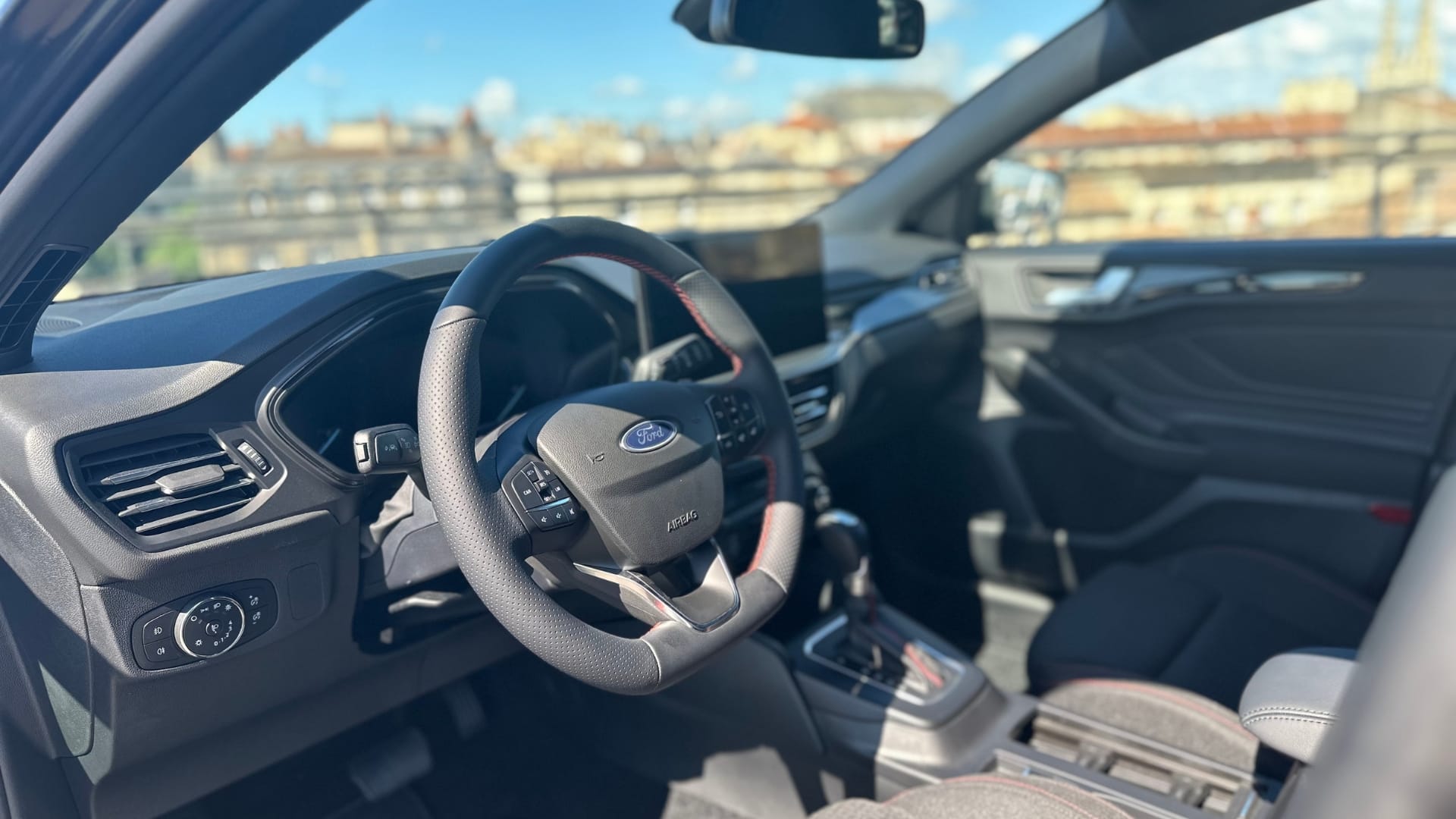 Ford Focus ST Line AUTO | Hybride 5.4L | GARE ST-JEAN (750m) avec Chaines