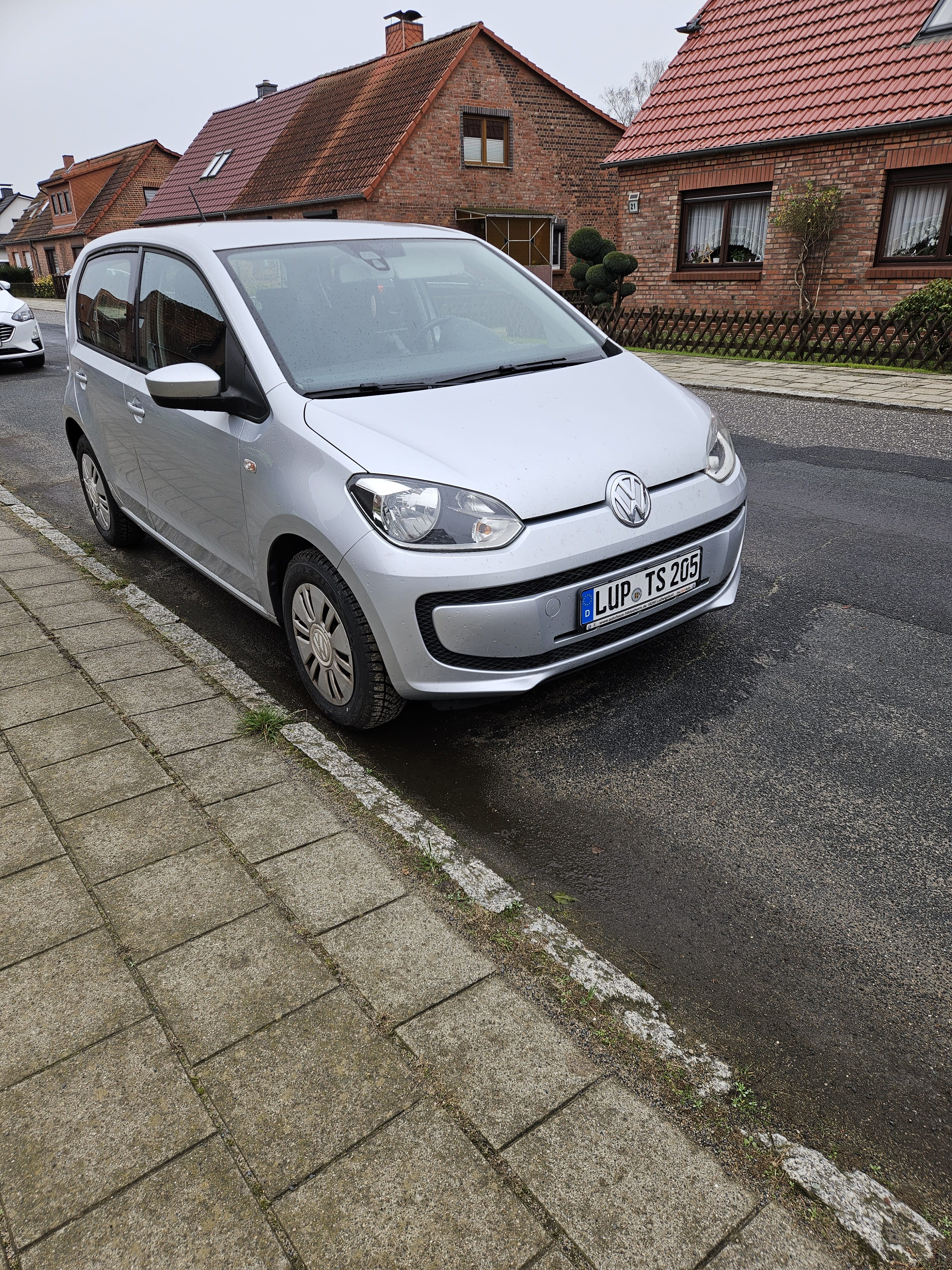 Volkswagen Up! CNG, 2013