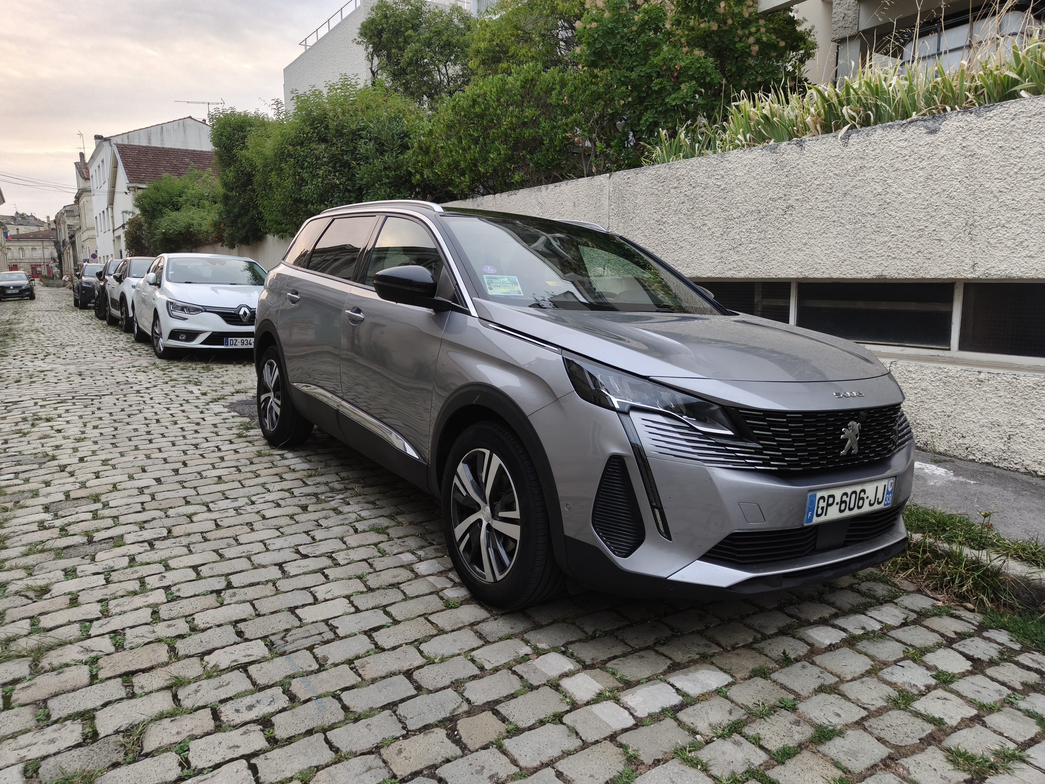 Peugeot 5008, 2023, Essence 95, automatique, 7 places