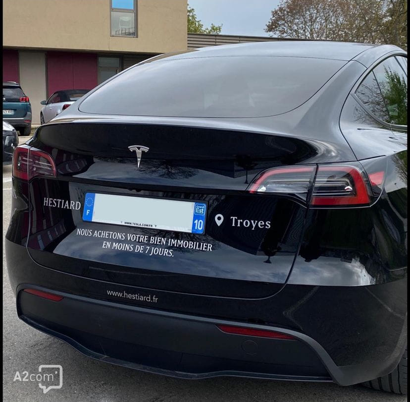 Tesla Model Y avec GPS