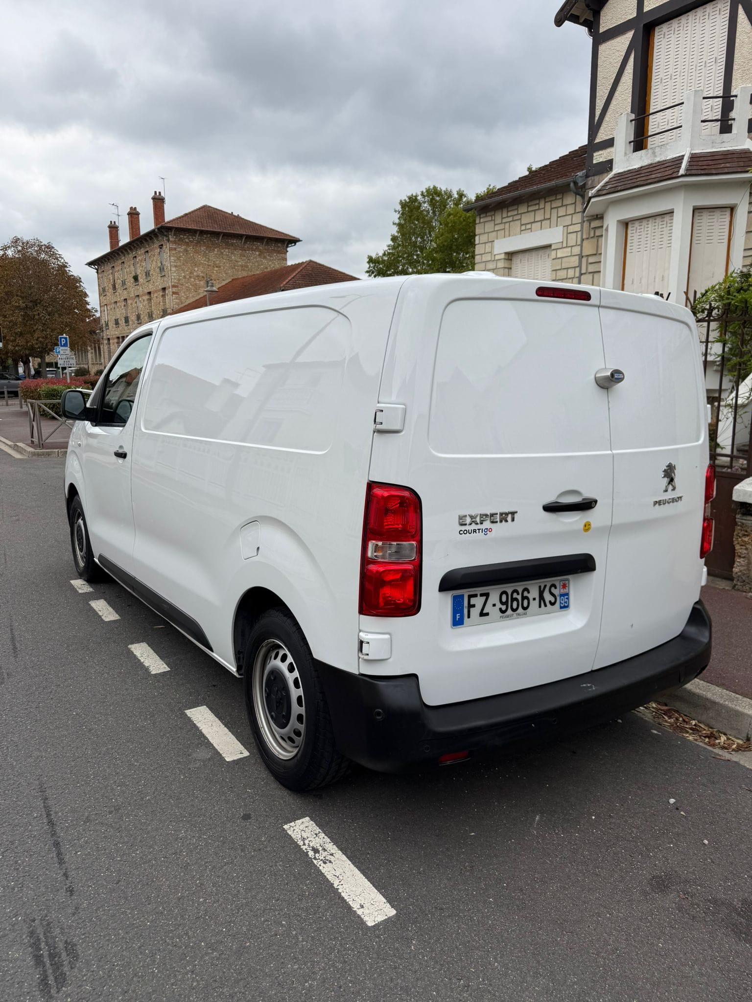 Peugeot Expert - Boîte auto avec GPS