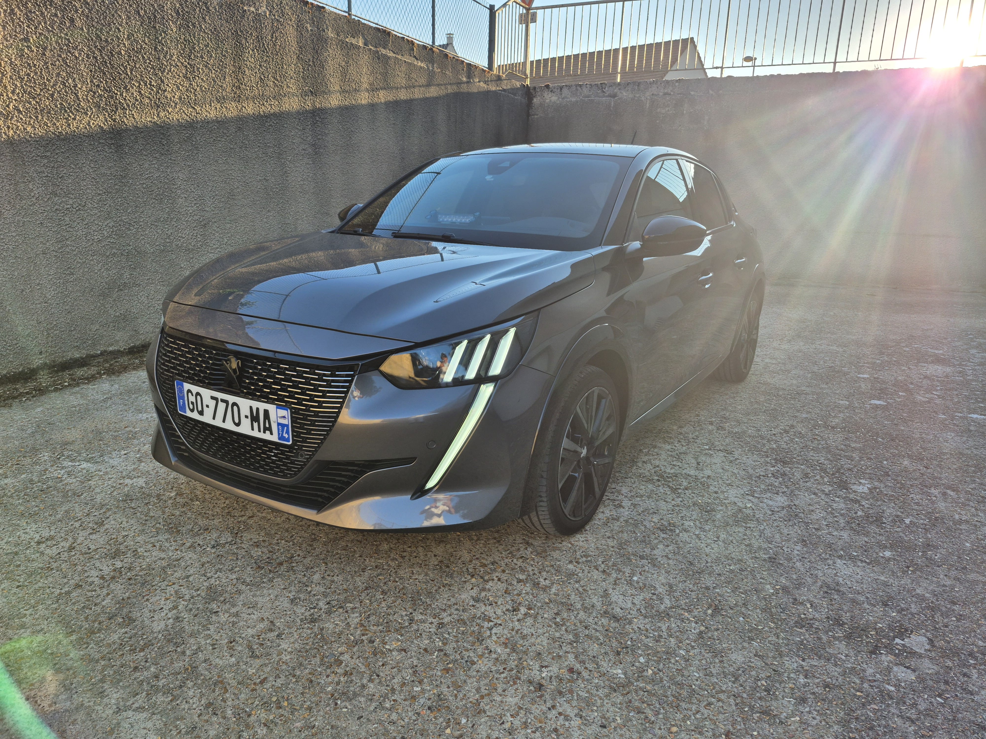 Peugeot 208 GT Line, 2023, Essence 95, automatique