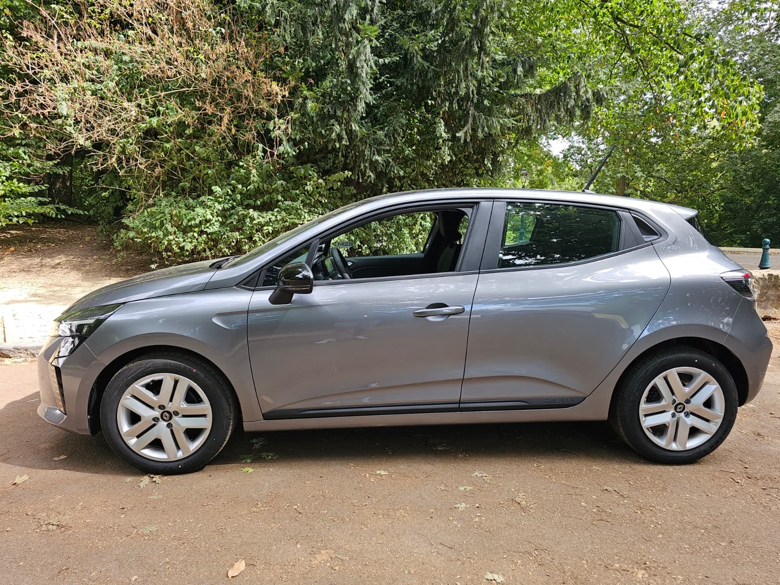Renault Clio with Air conditioning