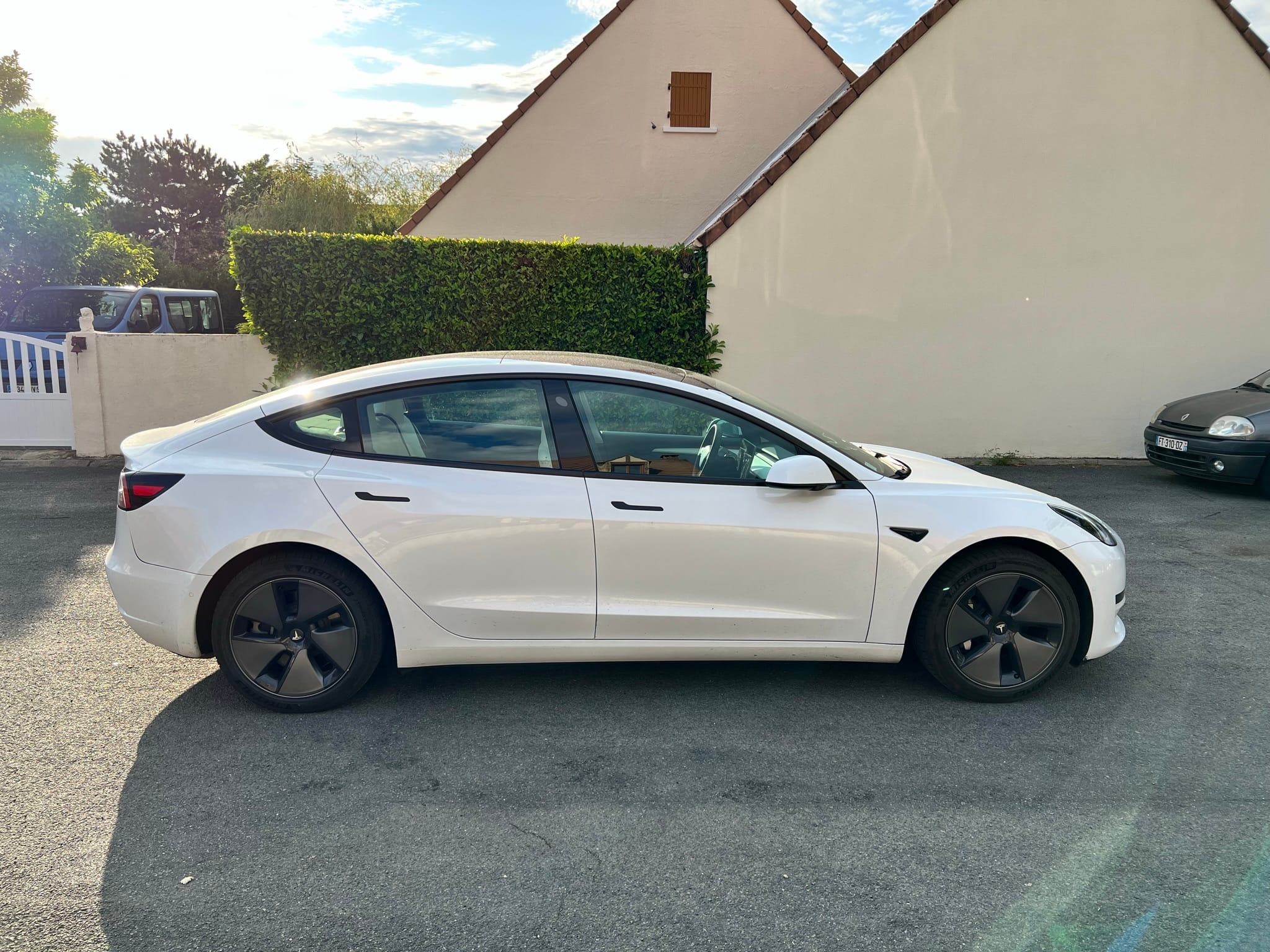 Tesla Model 3 avec GPS
