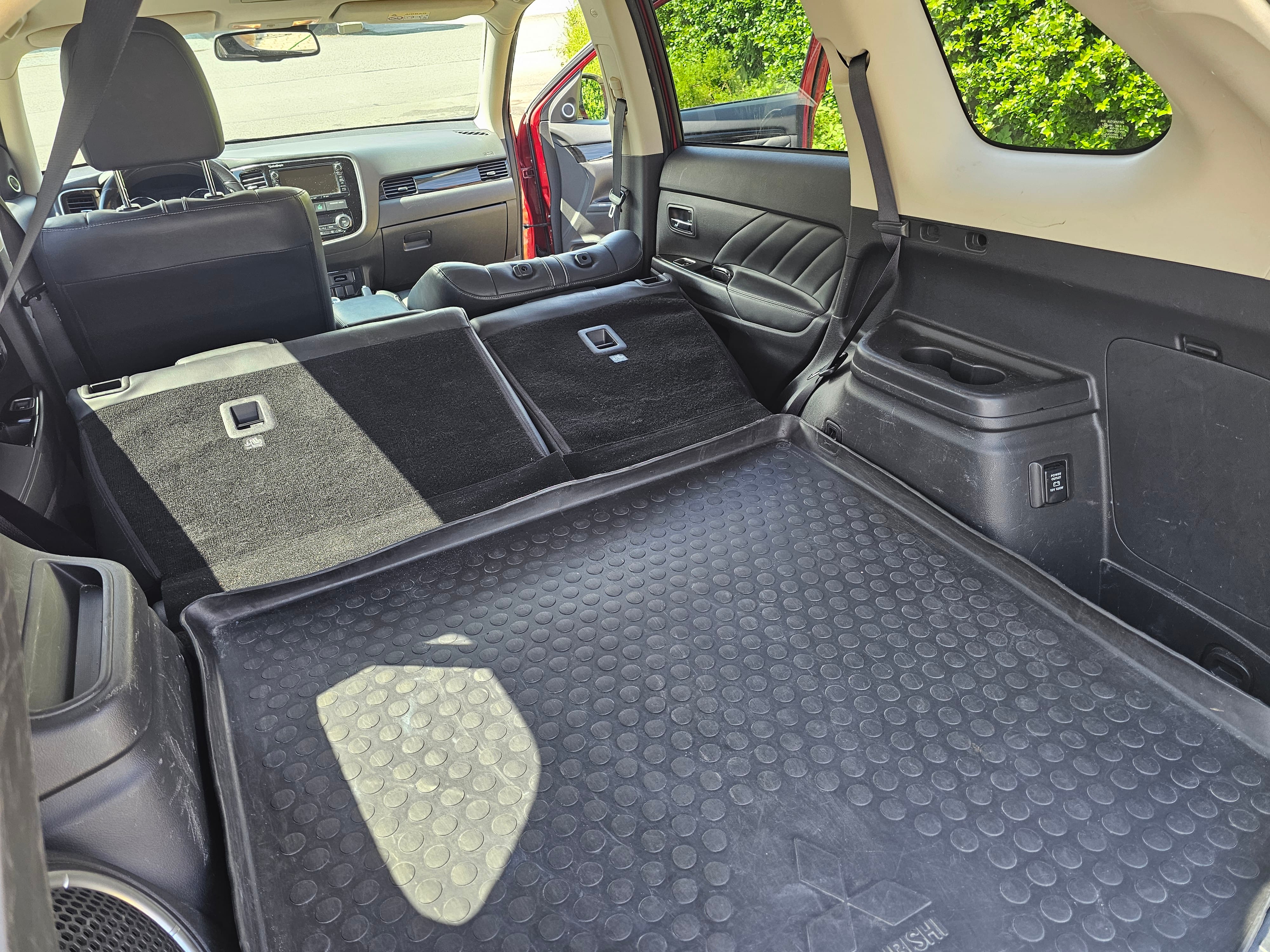 Mitsubishi Outlander Hybrid 2.0 Hybrid Bensin med USB ladeuttak