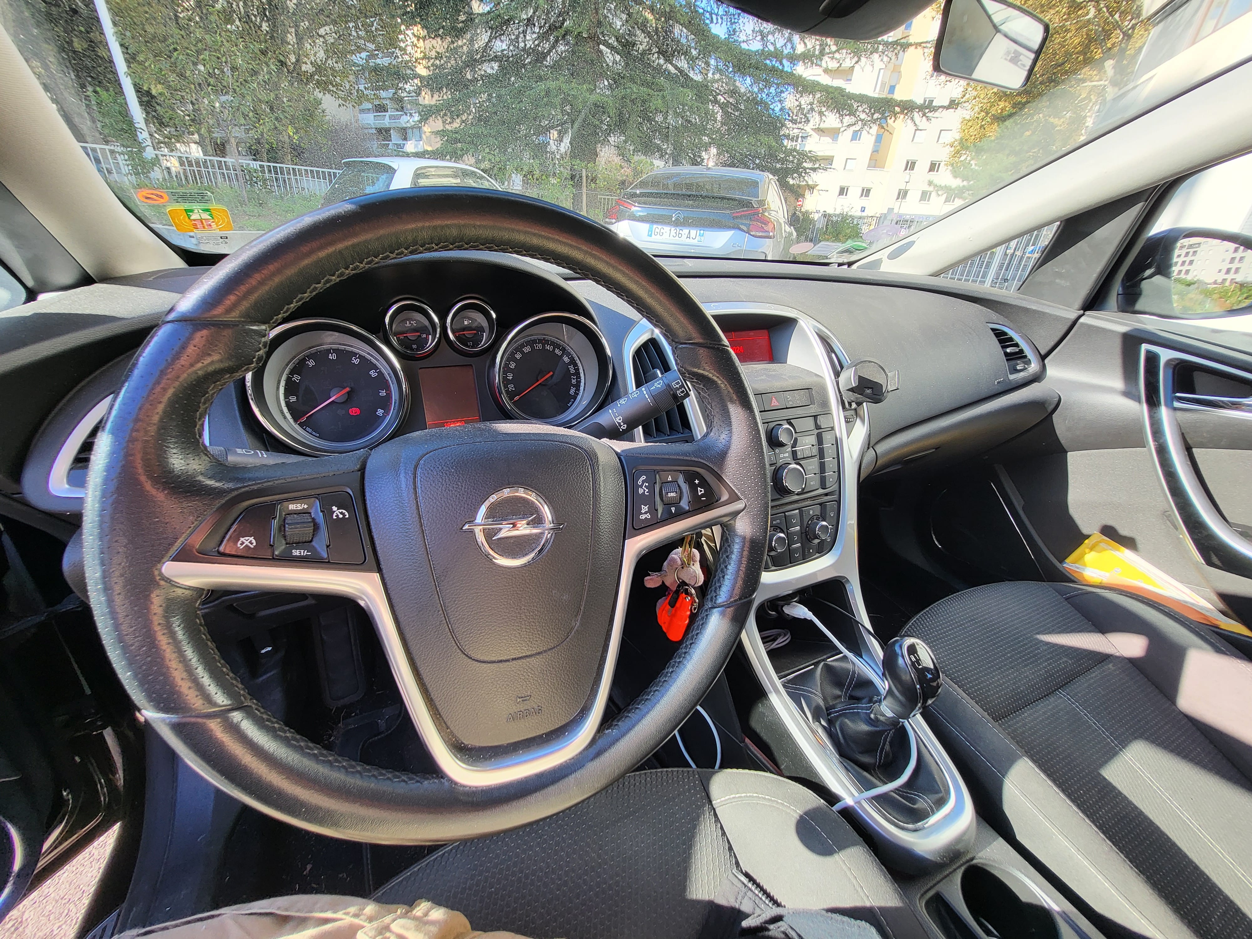 Opel Astra with Audio / iPod input