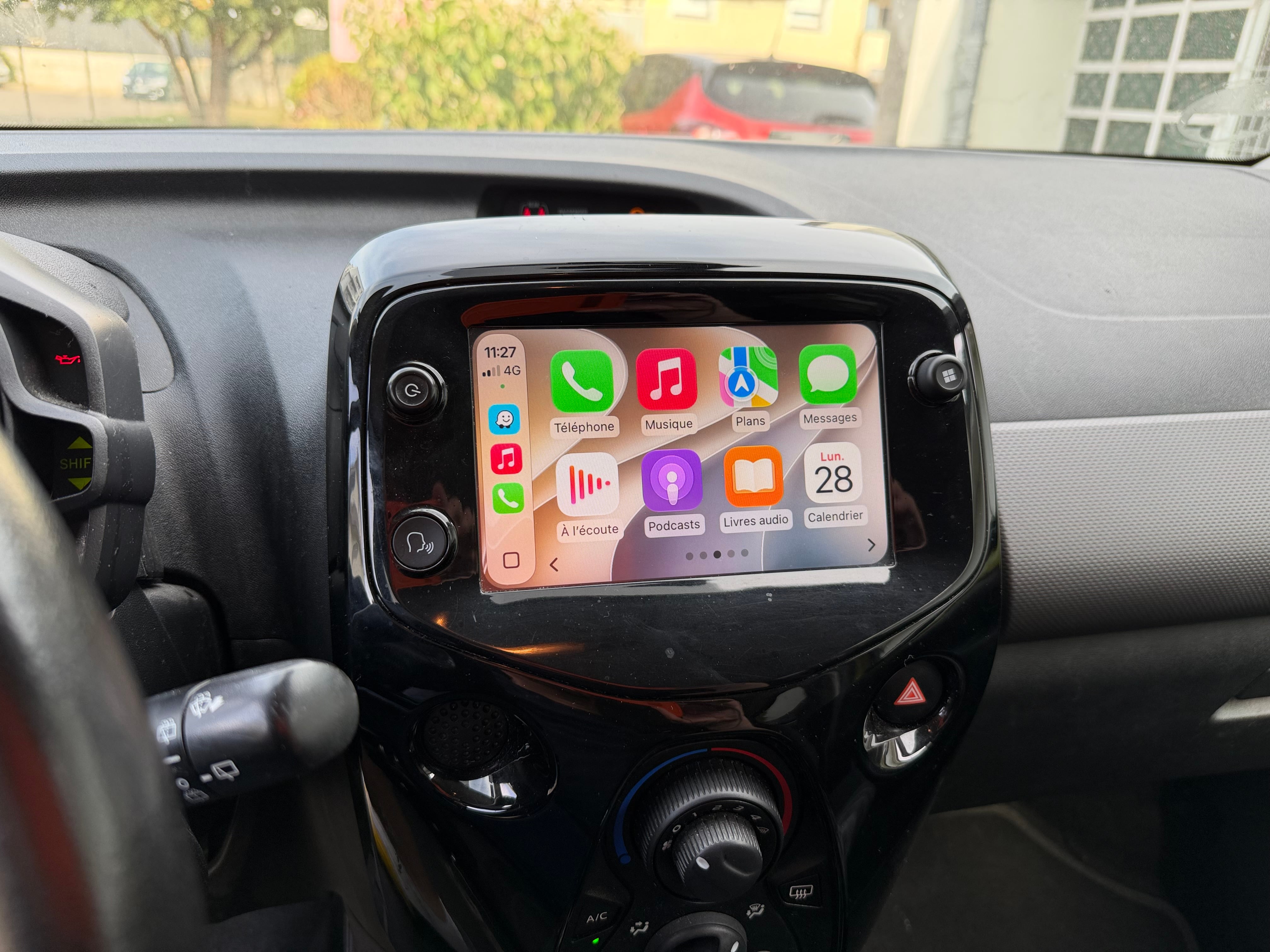 Peugeot 108 avec Apple CarPlay