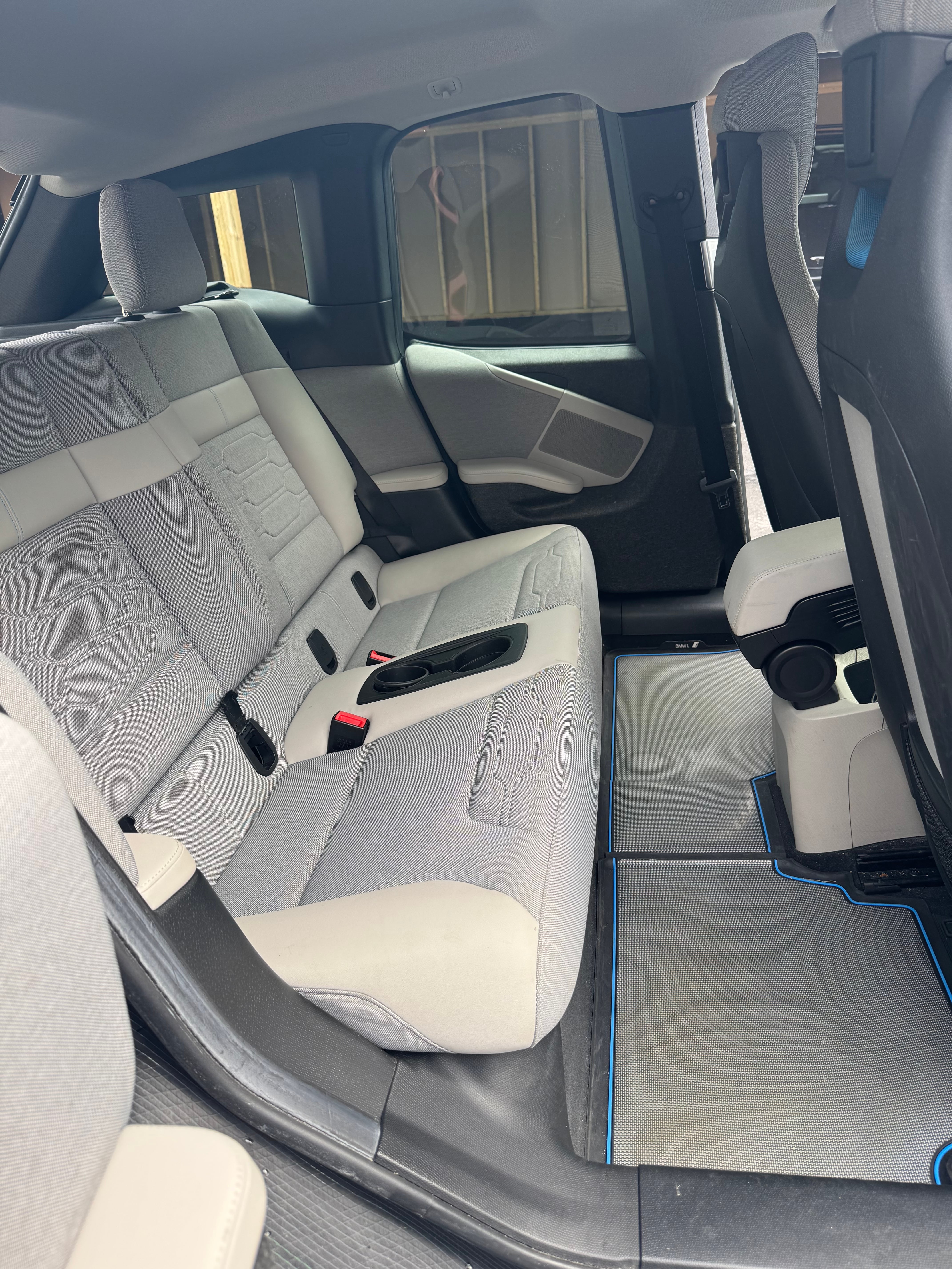 BMW i3 med Babysete