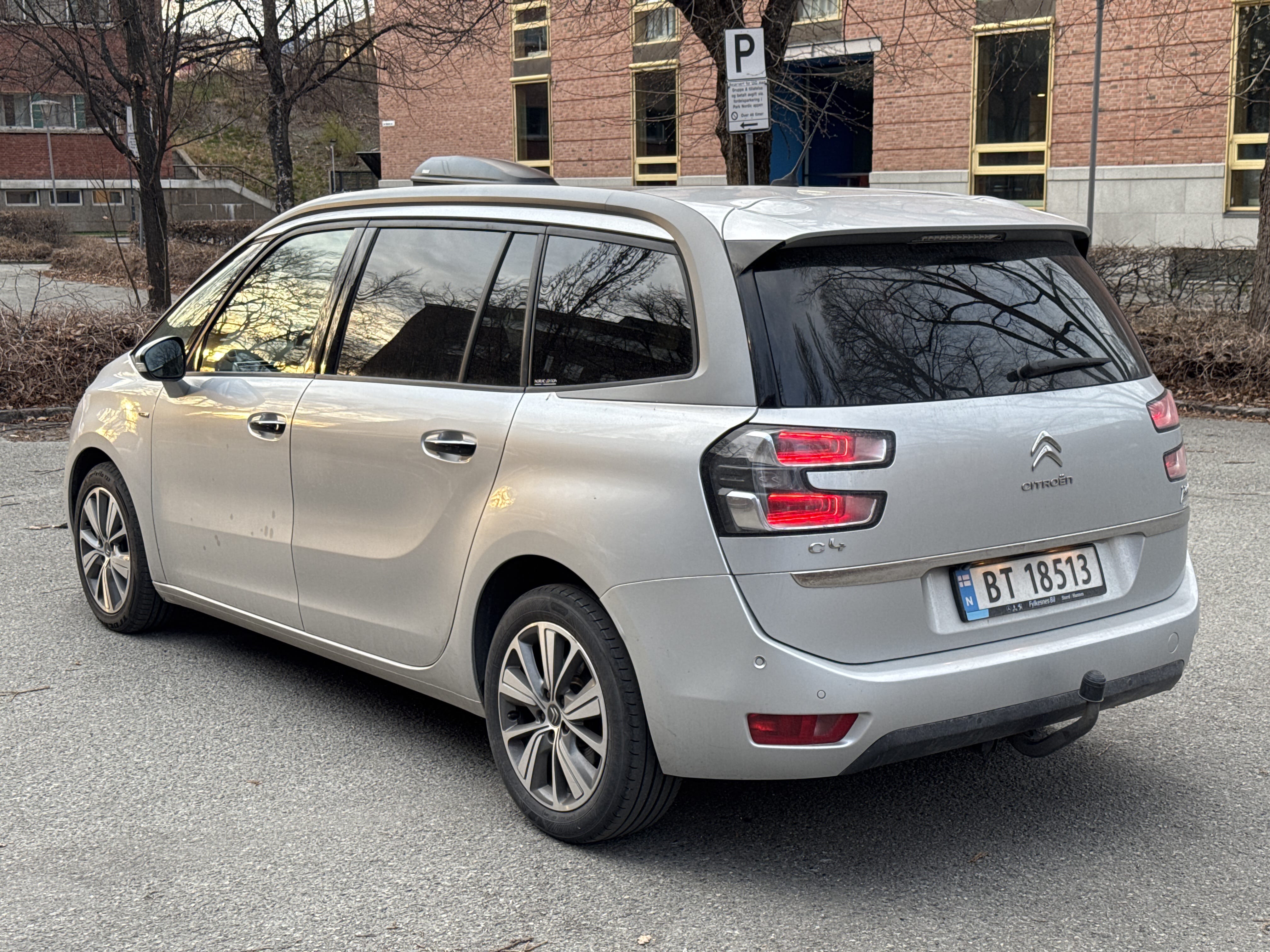 Citroen Grand C4 Picasso with Backup camera