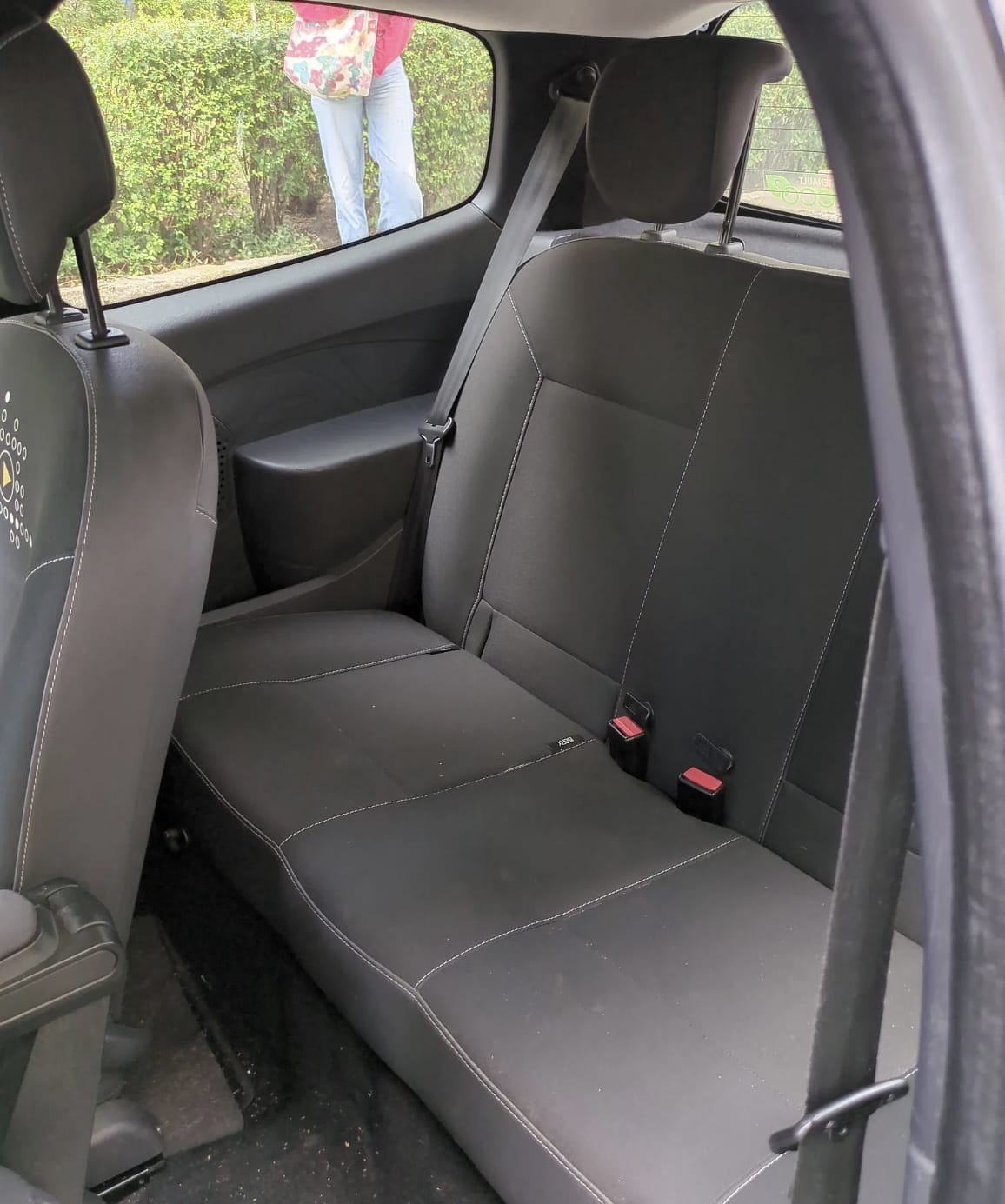 Renault Twingo schwarz (SB) mit Audio-/iPod-Zugang