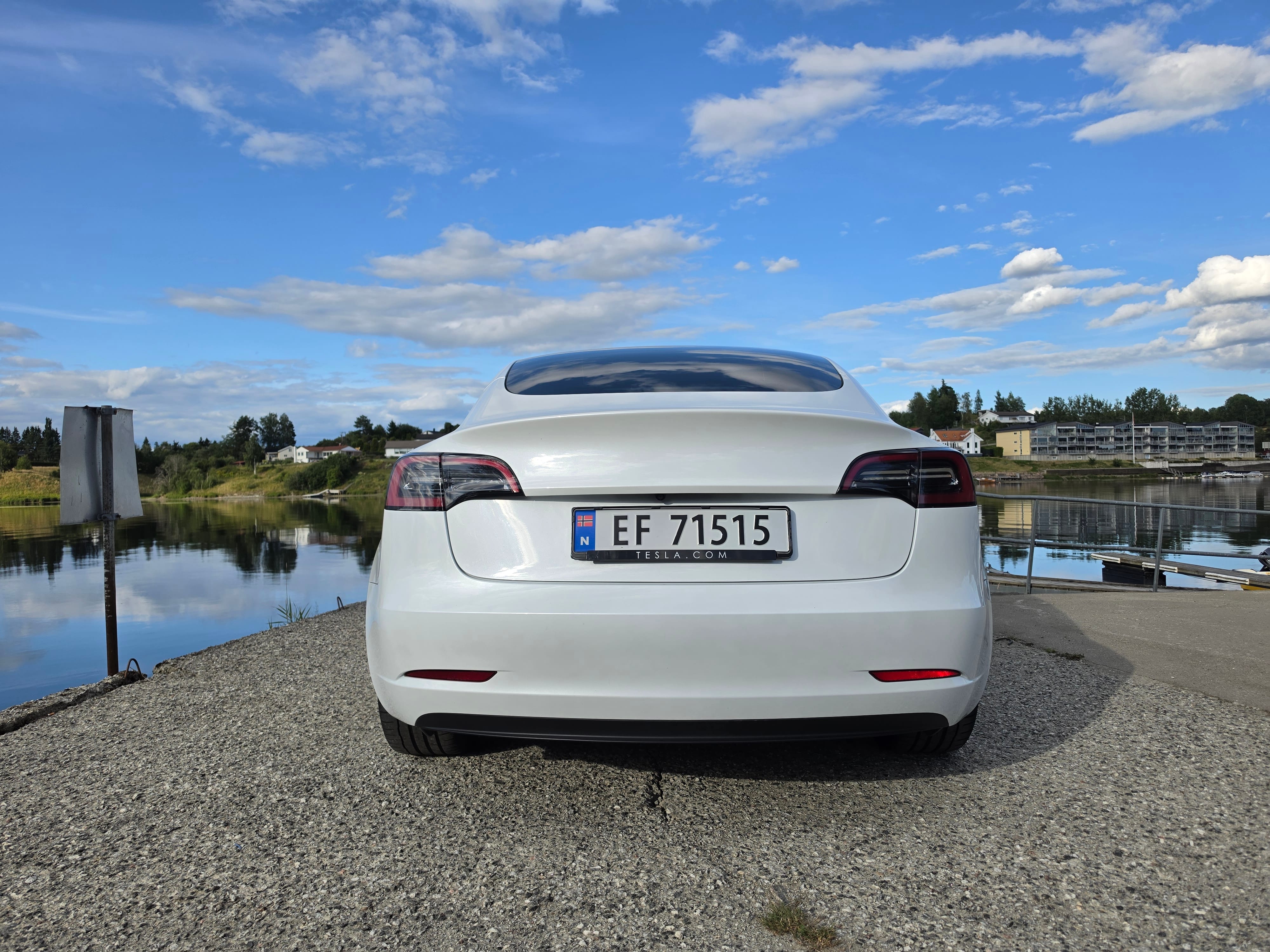 Tesla Model 3 Long Range Dual-Motor 75.000km med GPS