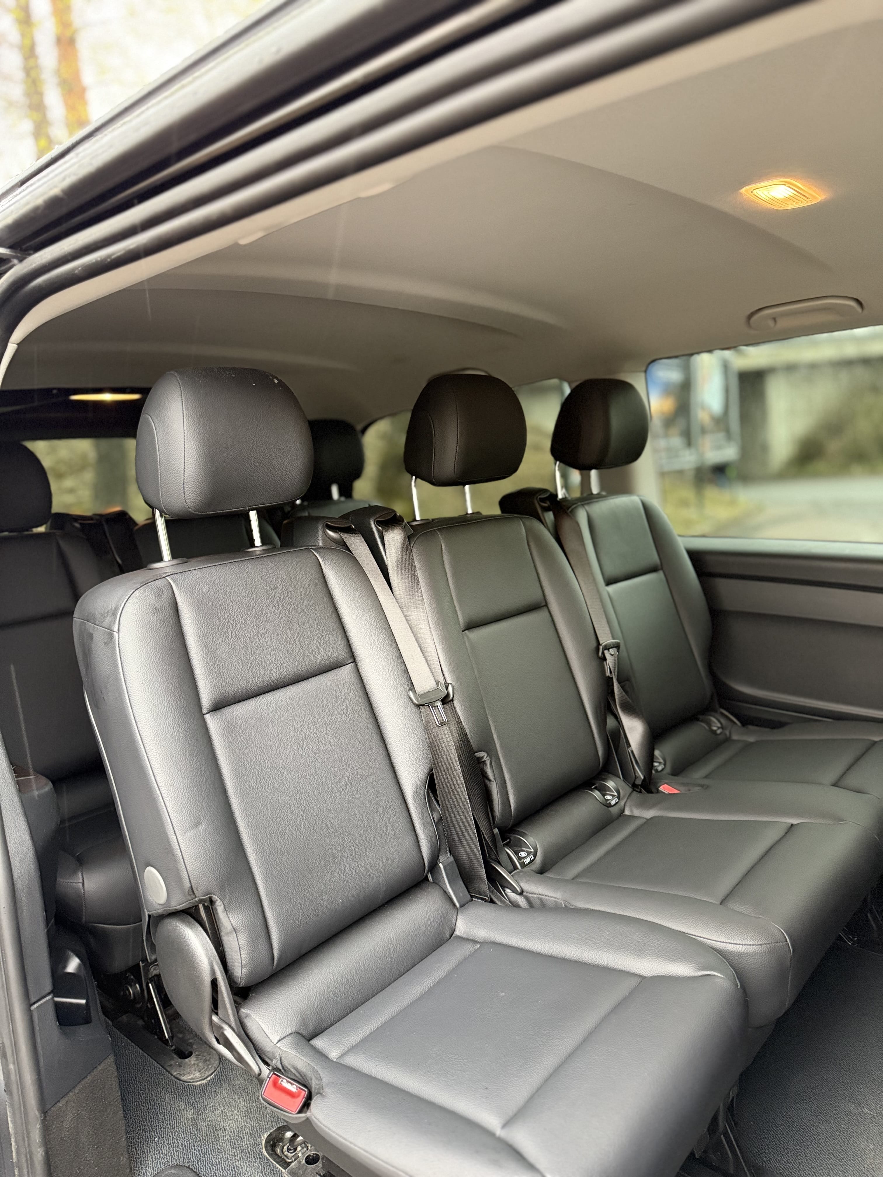 Mercedes-Benz Vito Tourer 9 seter med automat gir - piggdekk på med Babysete