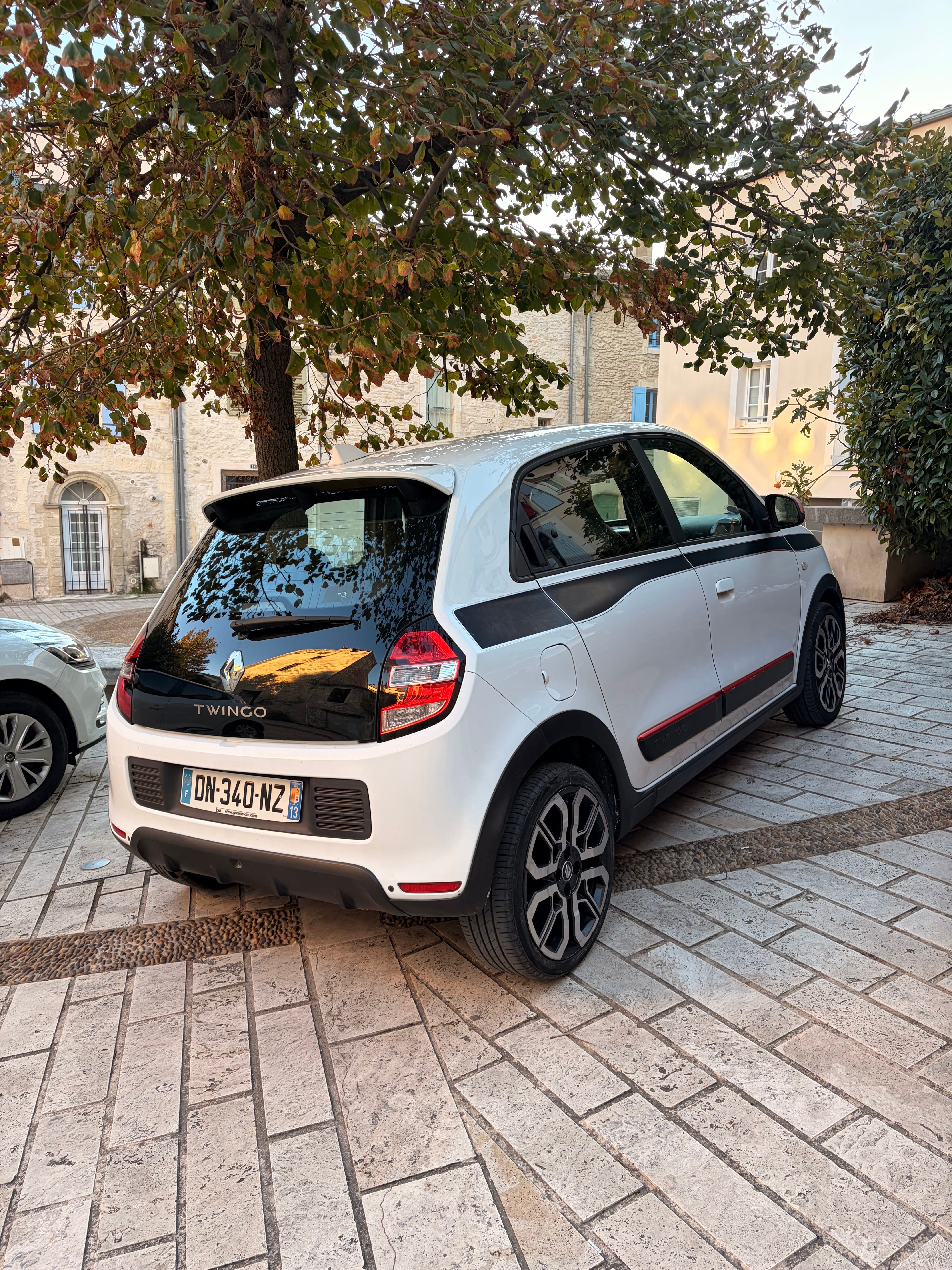Renault Twingo III 90ch (full option), 2015, Essence 95