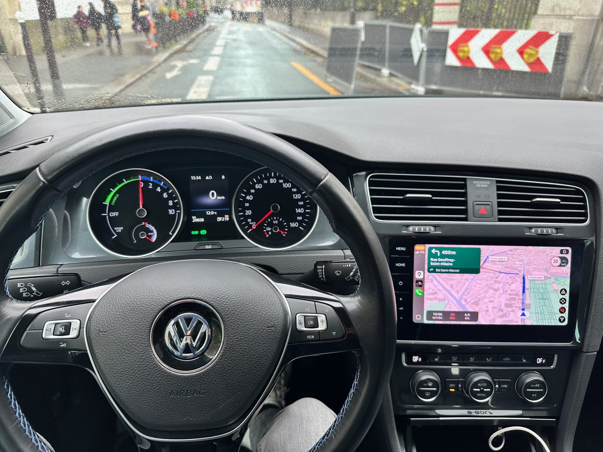 Volkswagen e-Golf Autonomie env 250KM Offerte + Stationnement à Paris gratuit avec Audio Bluetooth