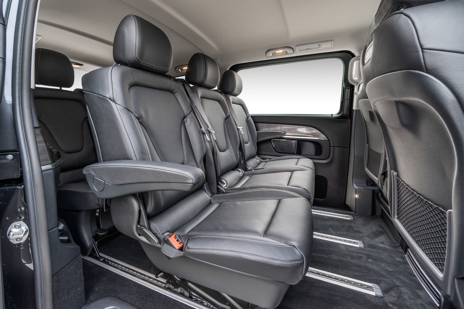 Mercedes-Benz EQV (430 km elektrisk rekkevidde) med Babysete