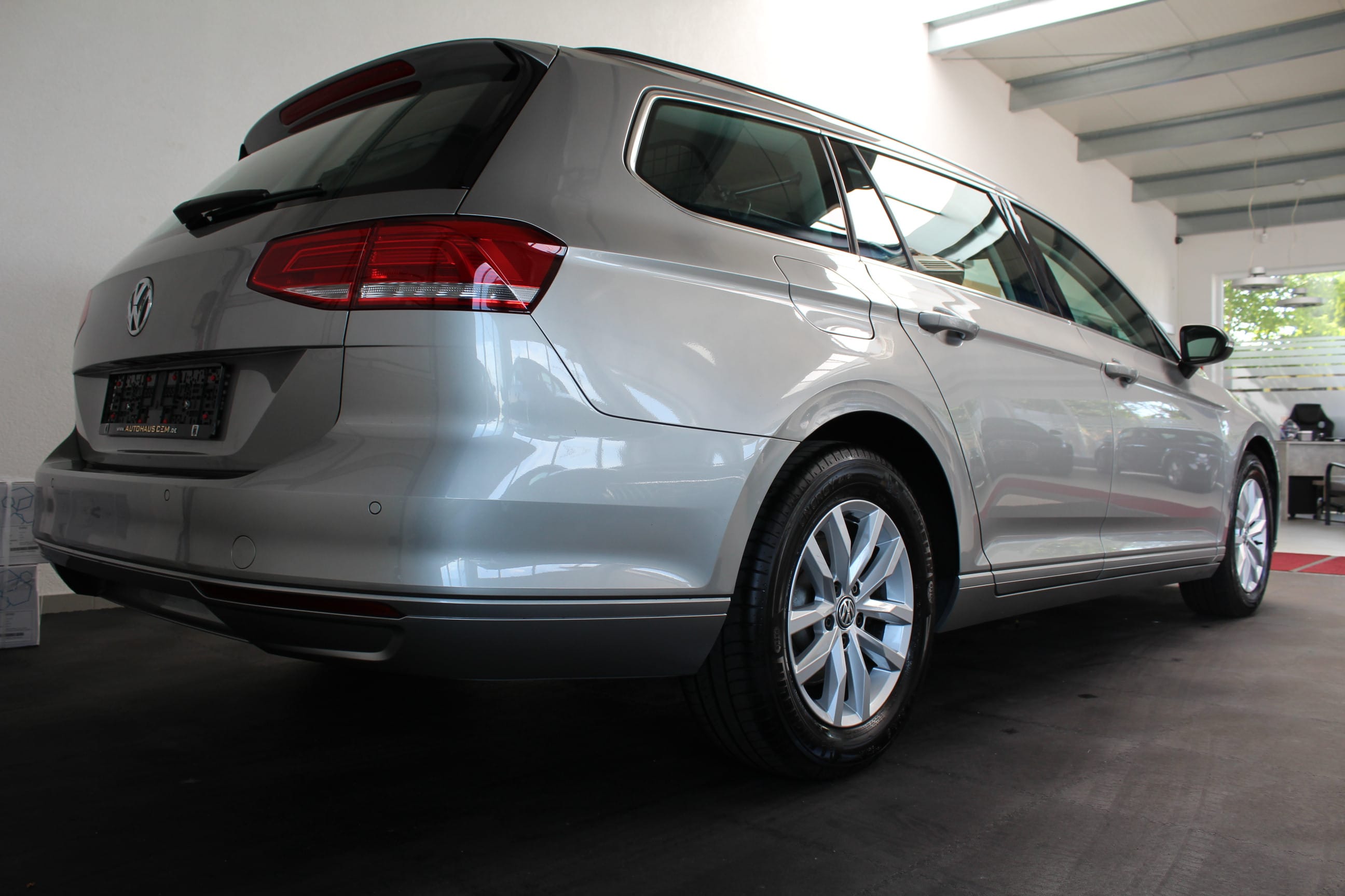 Volkswagen Passat Kombi 2.0 TDI Comfortline | AHK | DSG | ACC mit Klimaanlage