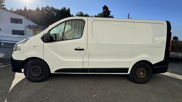 Renault Trafic Louez à côté de la rocade de Bordeaux facilement et rapidement avec B’Rent avec Climatisation