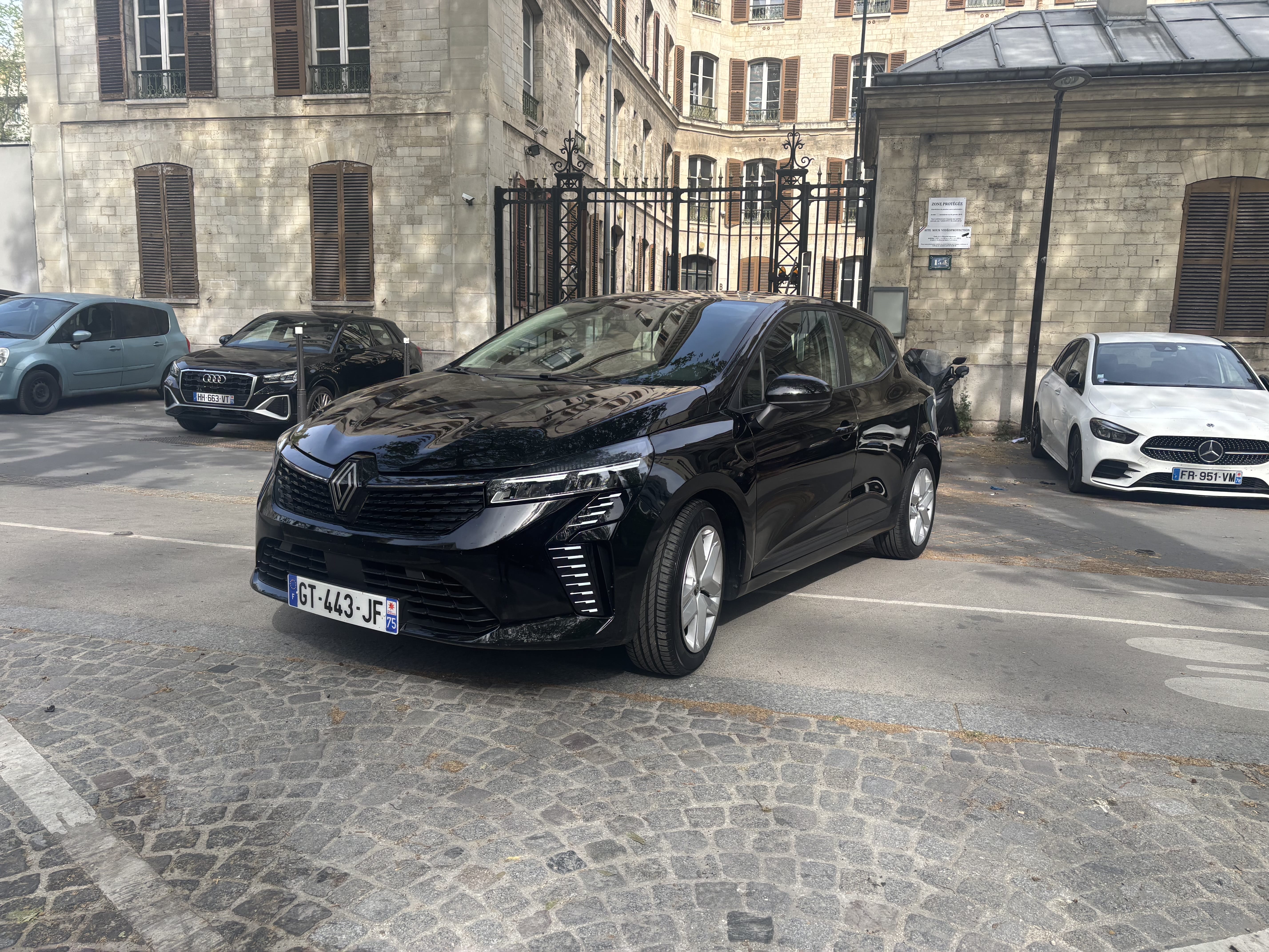 Renault Clio Metro ligne 7bis/ 11 Place des Fêtes place 287, 2023, Essence 95