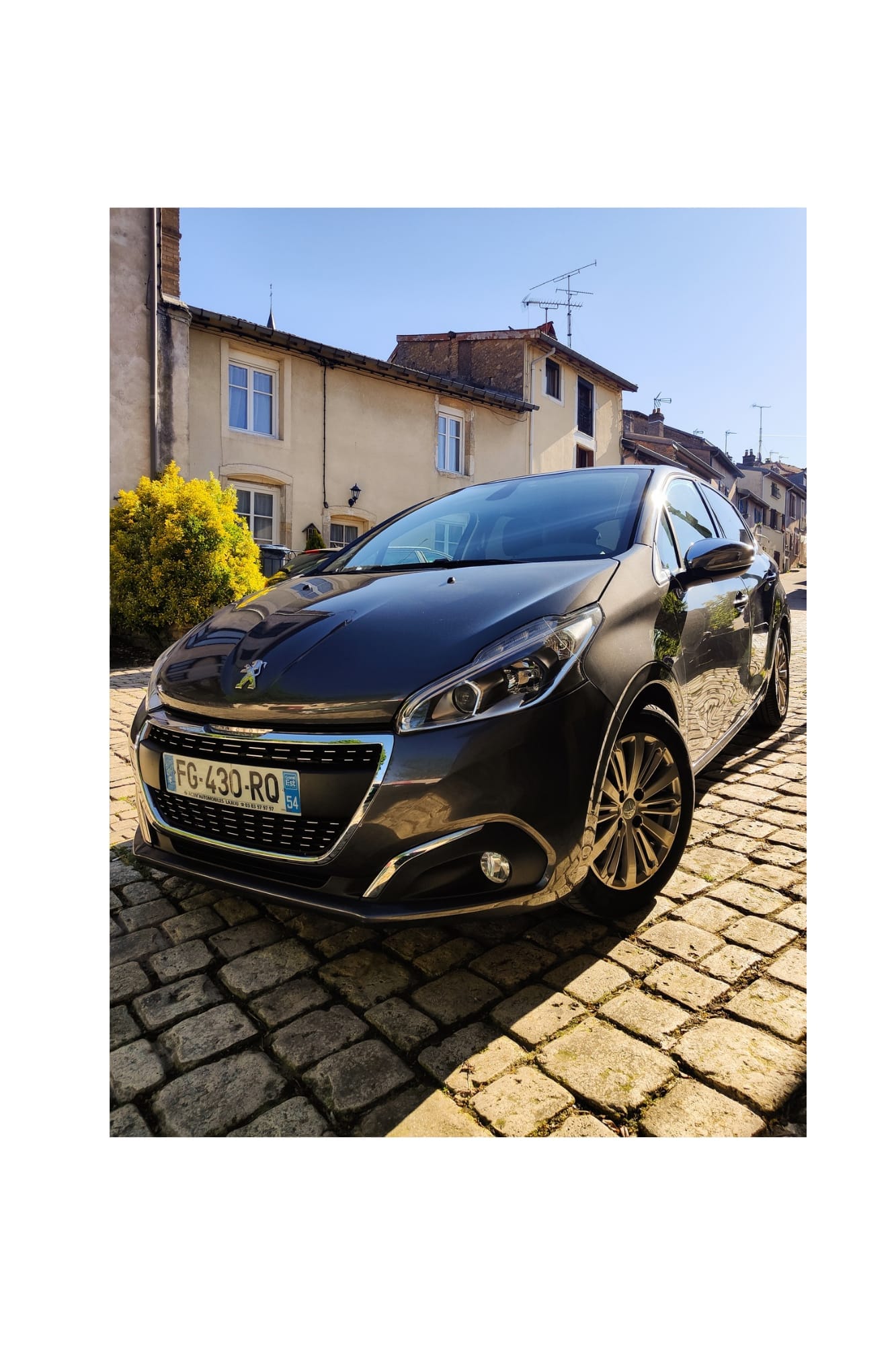 Peugeot 208 avec Autoradio