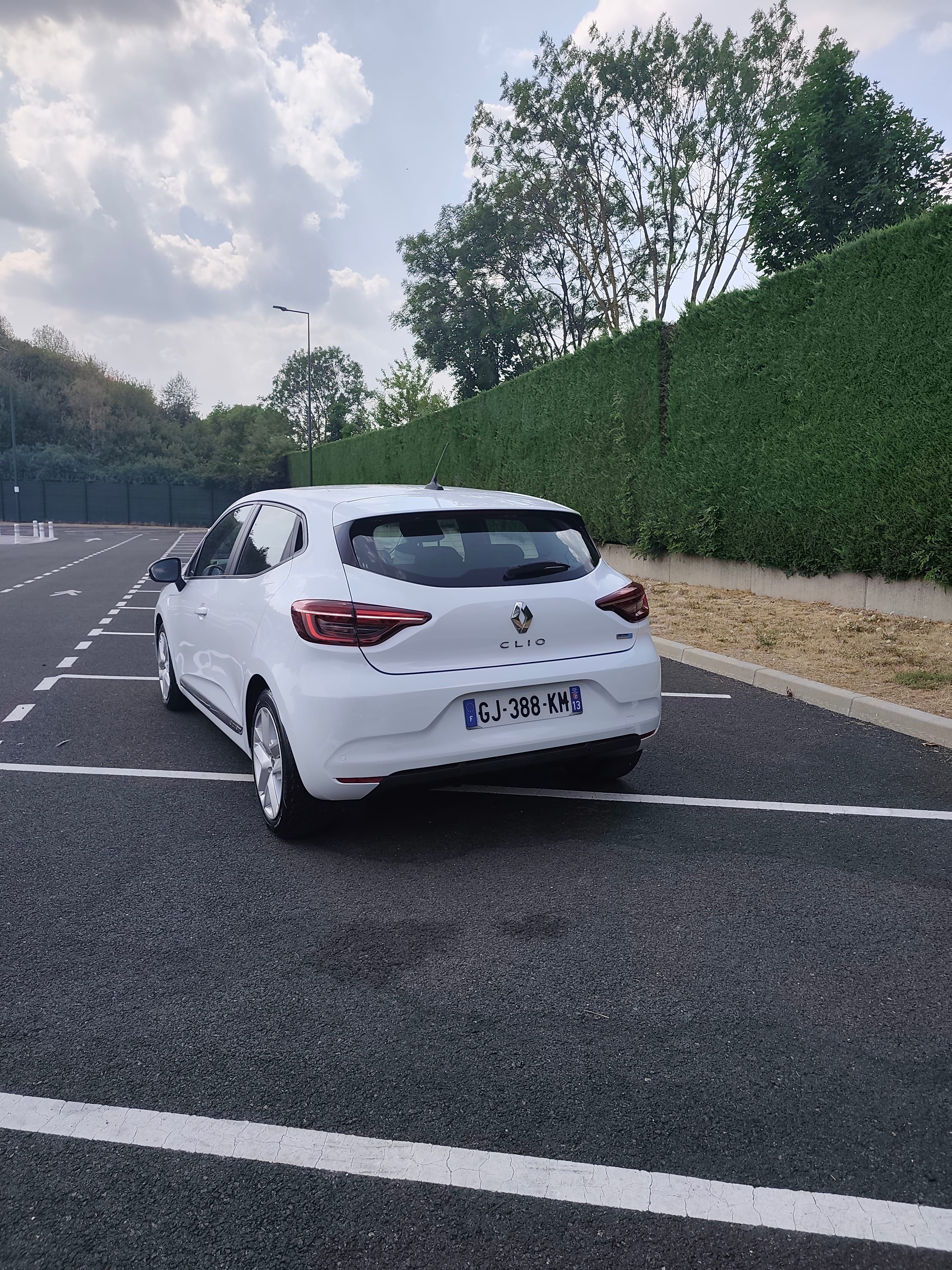Renault Clio E-tech avec GPS
