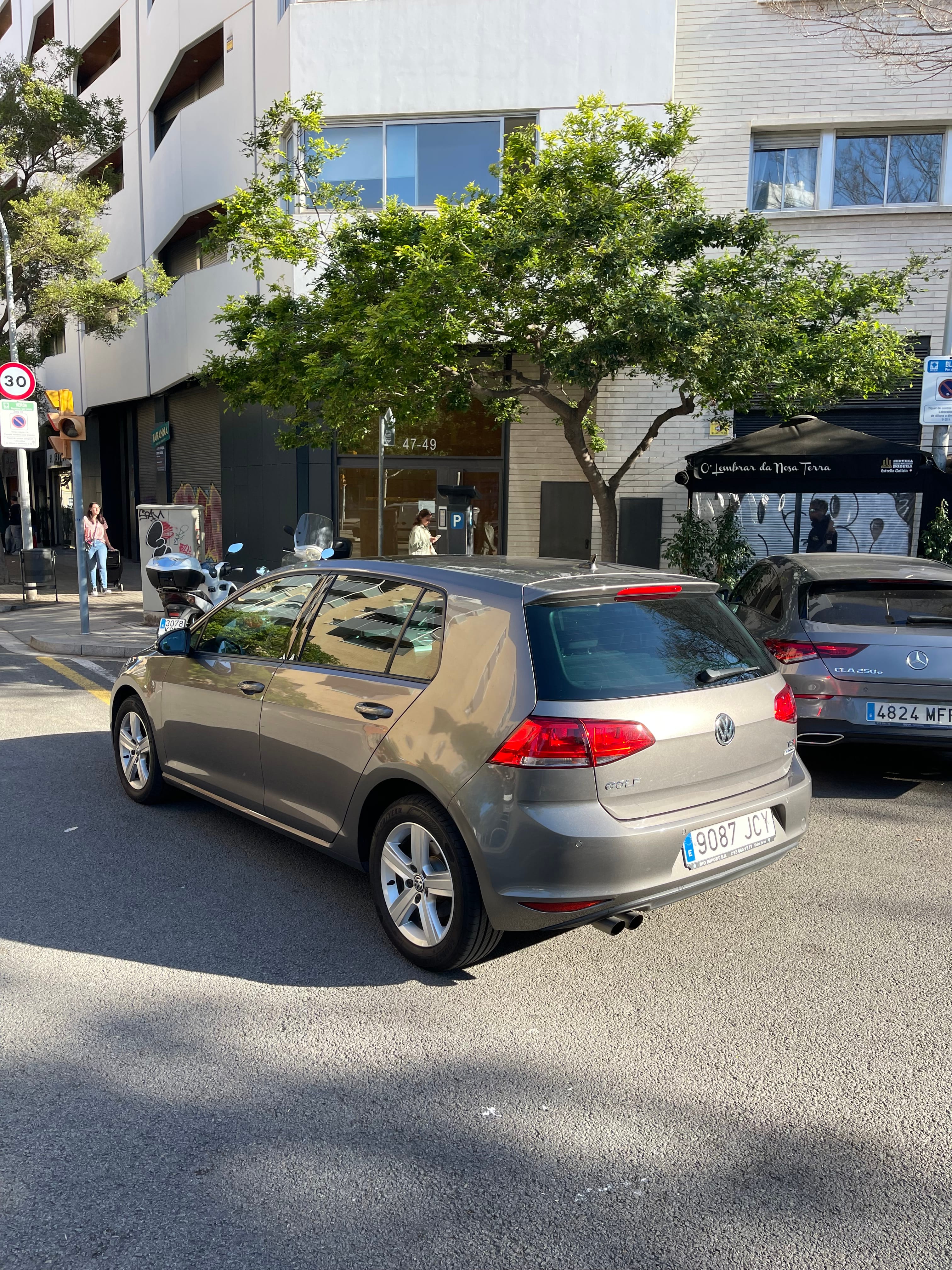 Volkswagen Golf mit Navigationsgerät