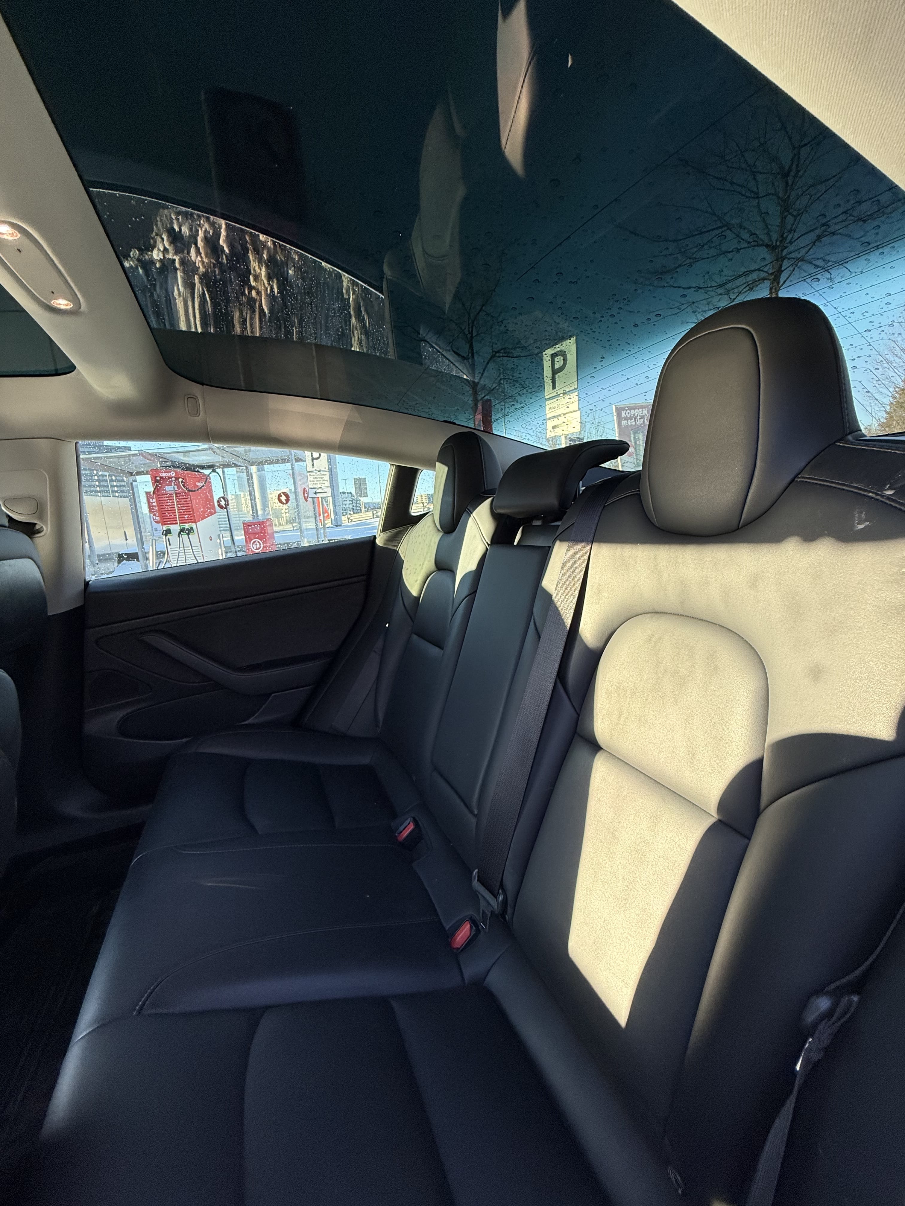 Tesla Model 3 Long Range mit Navigationsgerät