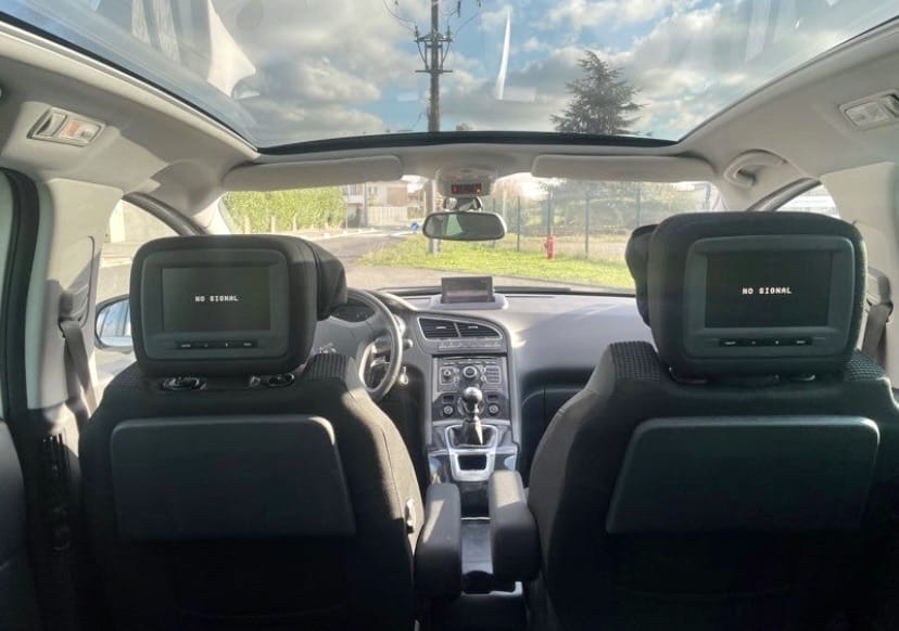 Peugeot 5008 7 places BLANC NACRÉ HDI performant économique CLIM AUTO GPS HIFI USB TOIT PANO avec GPS