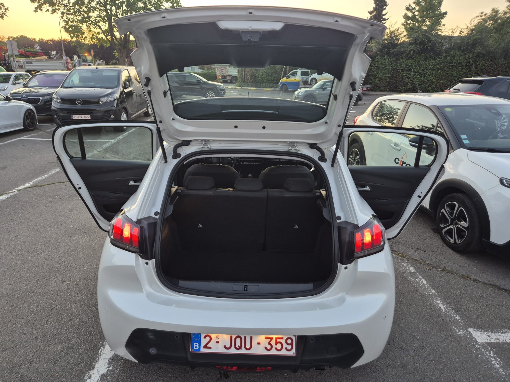 Peugeot 208 avec Apple CarPlay