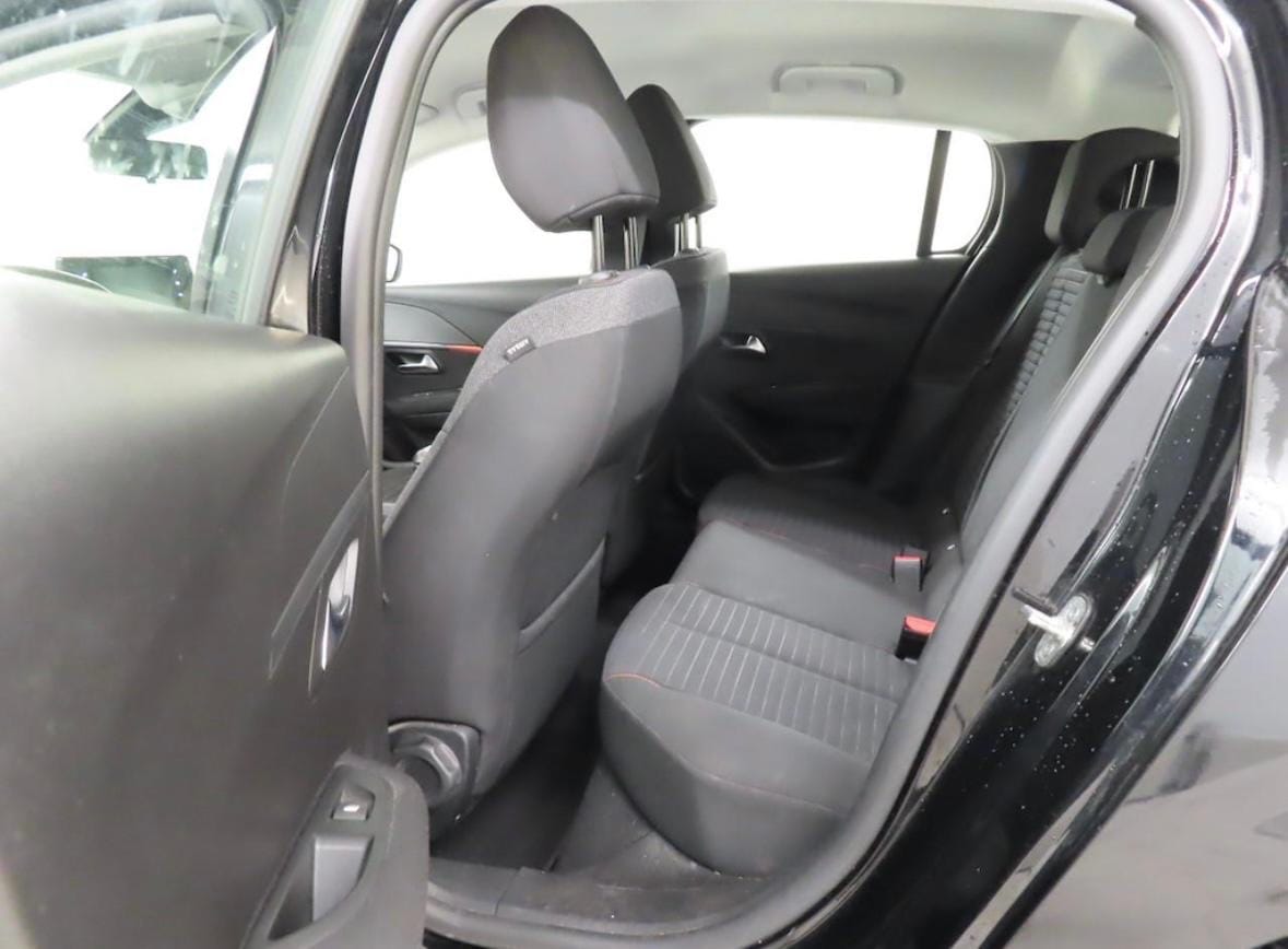 Peugeot 208 avec Apple CarPlay