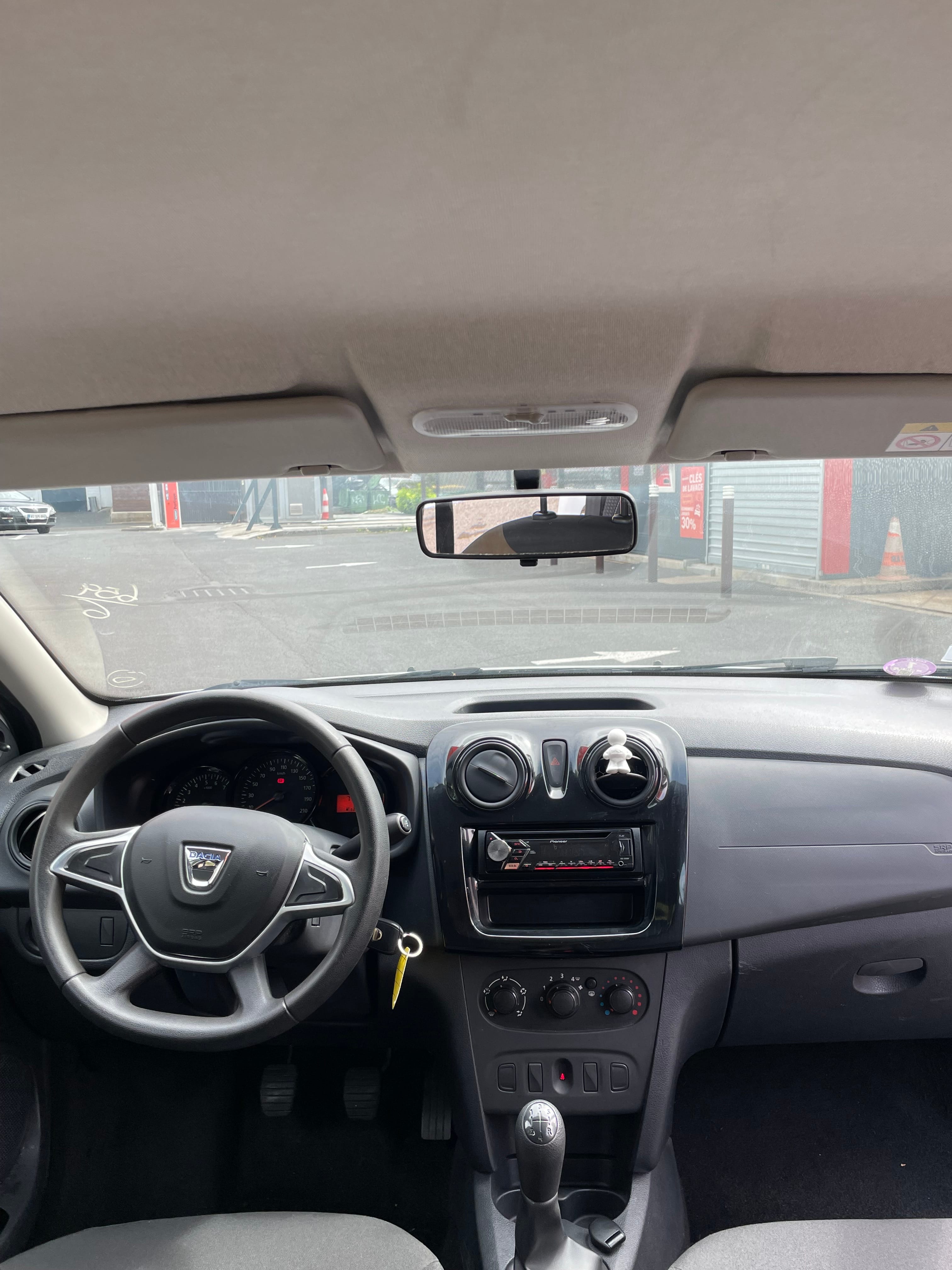 Dacia Sandero avec Entrée audio / iPod