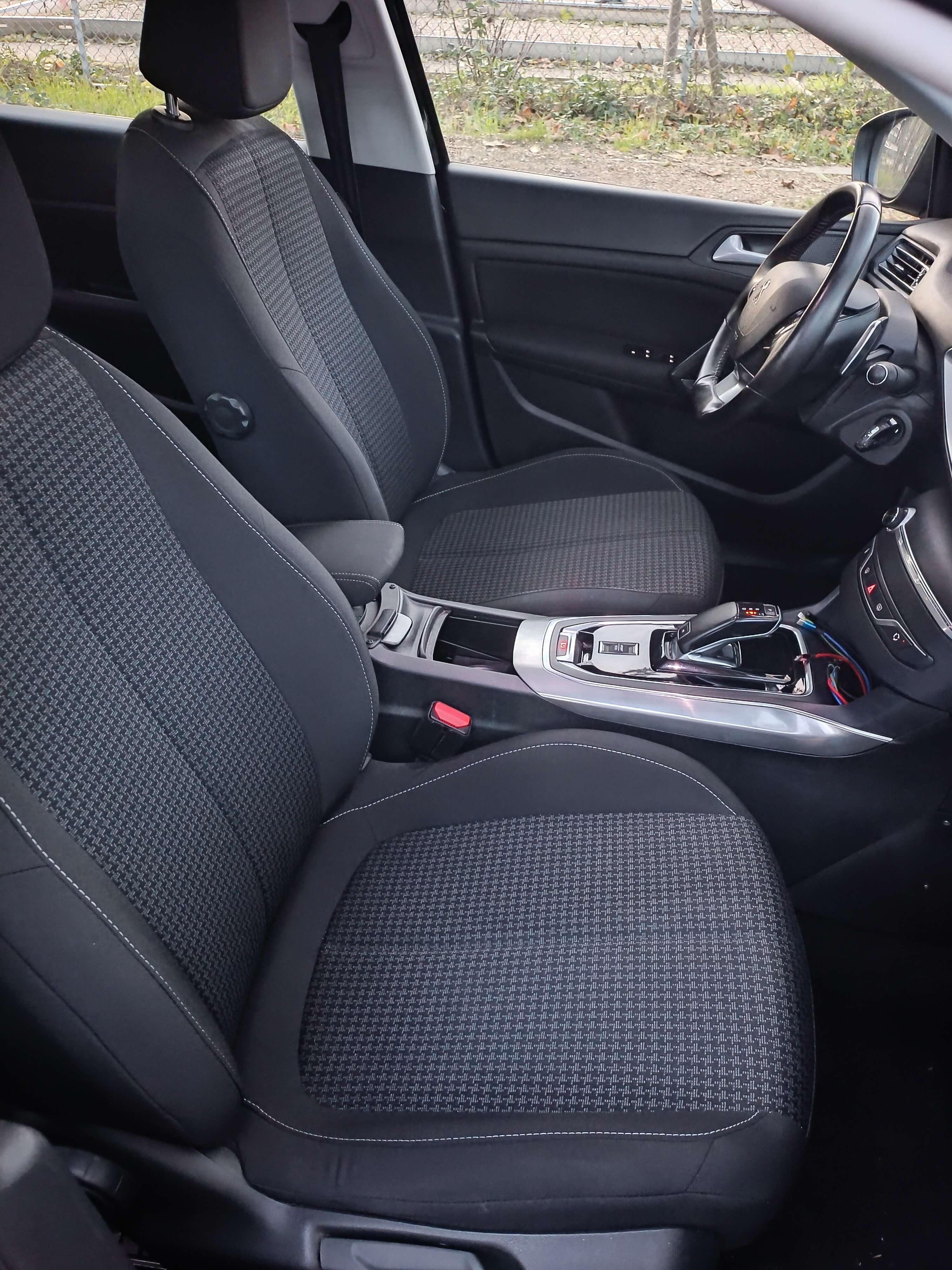 Peugeot 308 SW avec Siège bébé